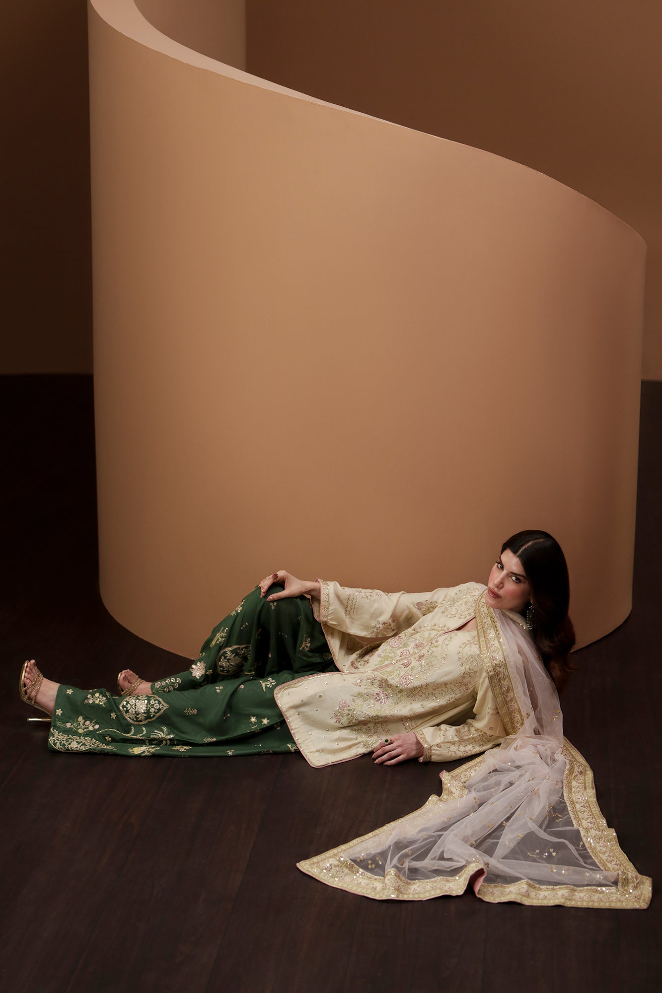 EMBROIDERED SUIT (E1134/104/112)
