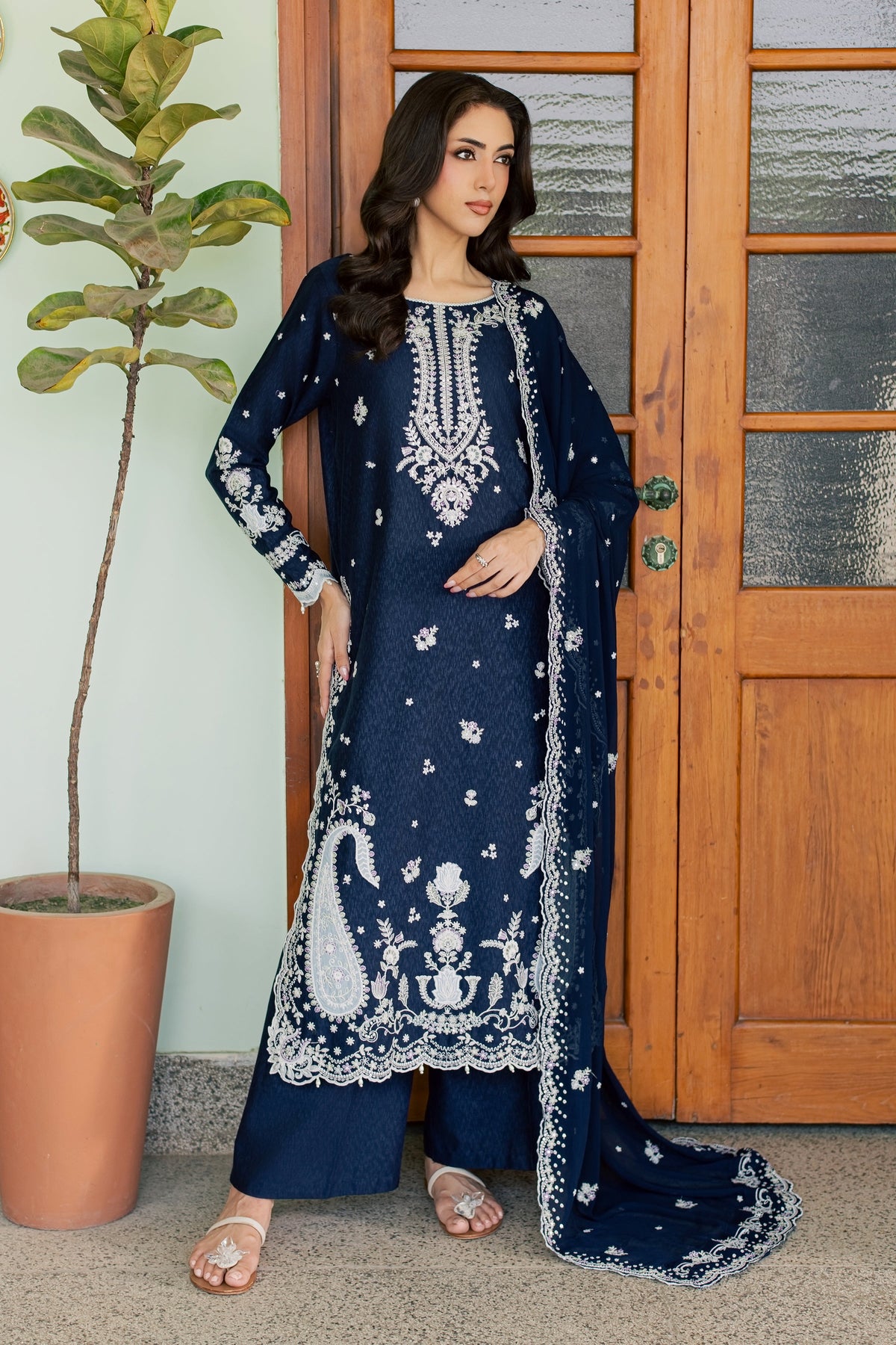 Maahe 3Pc - Embroidered Karandi Pret