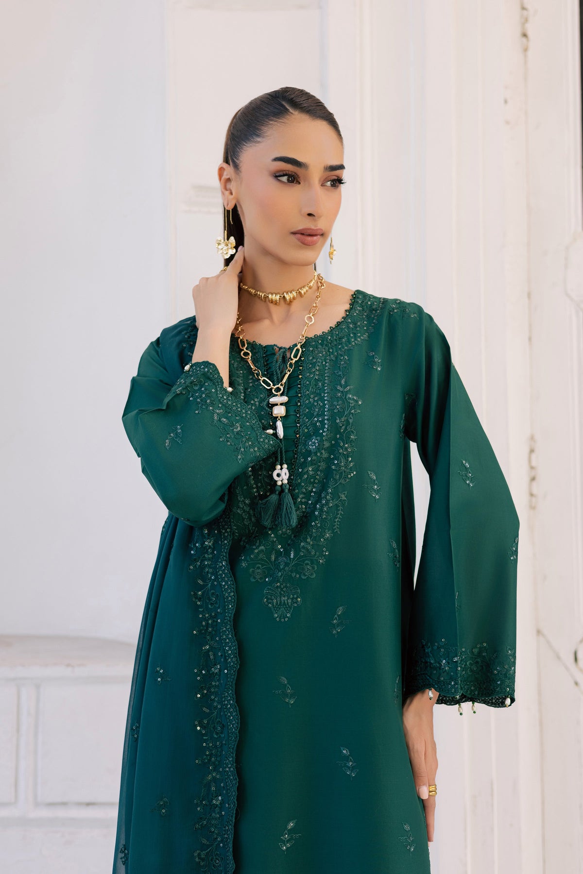 Manta 3Pc - Festive Embroidered Lawn