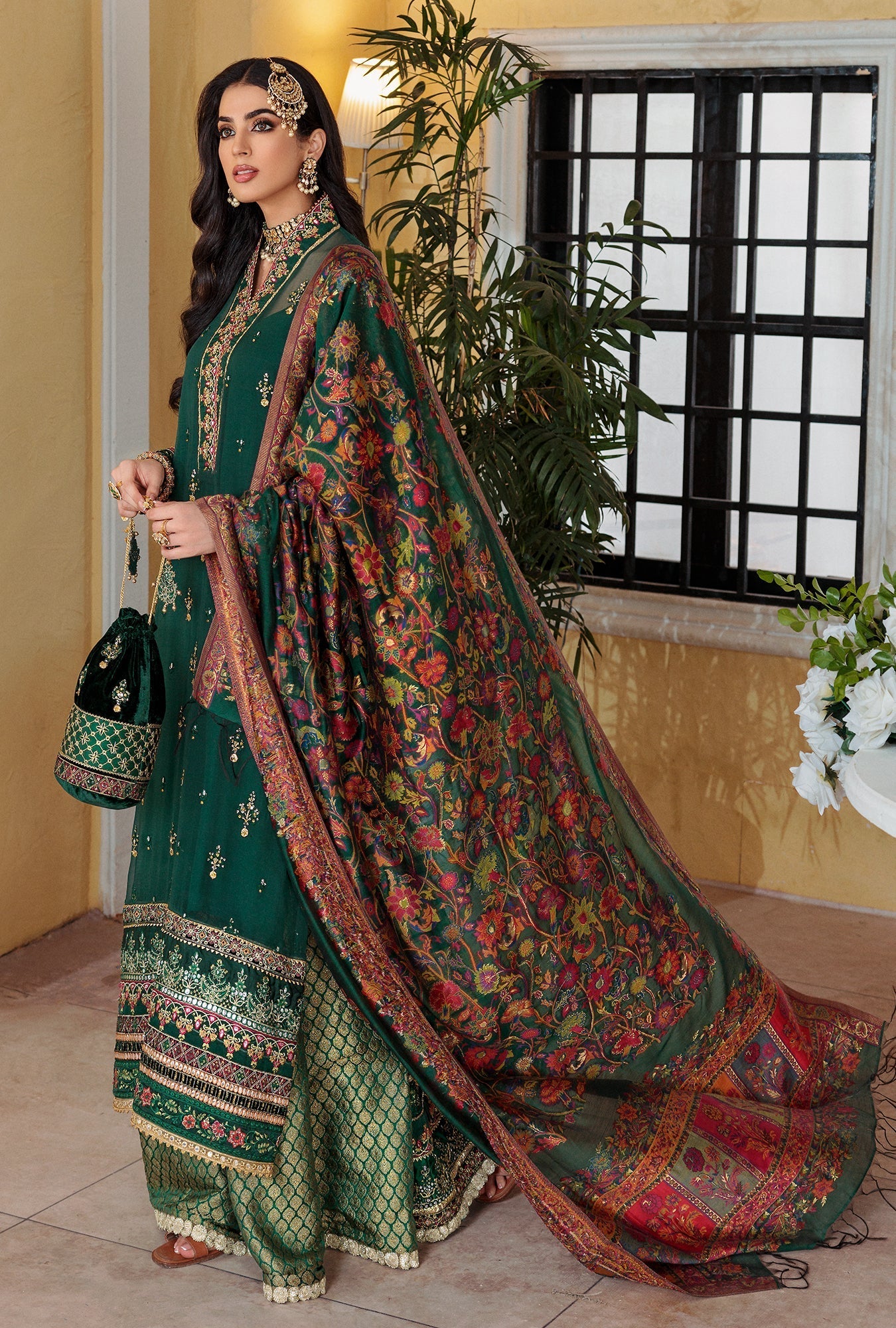 NOOR-KAANI22-D5-BASIL