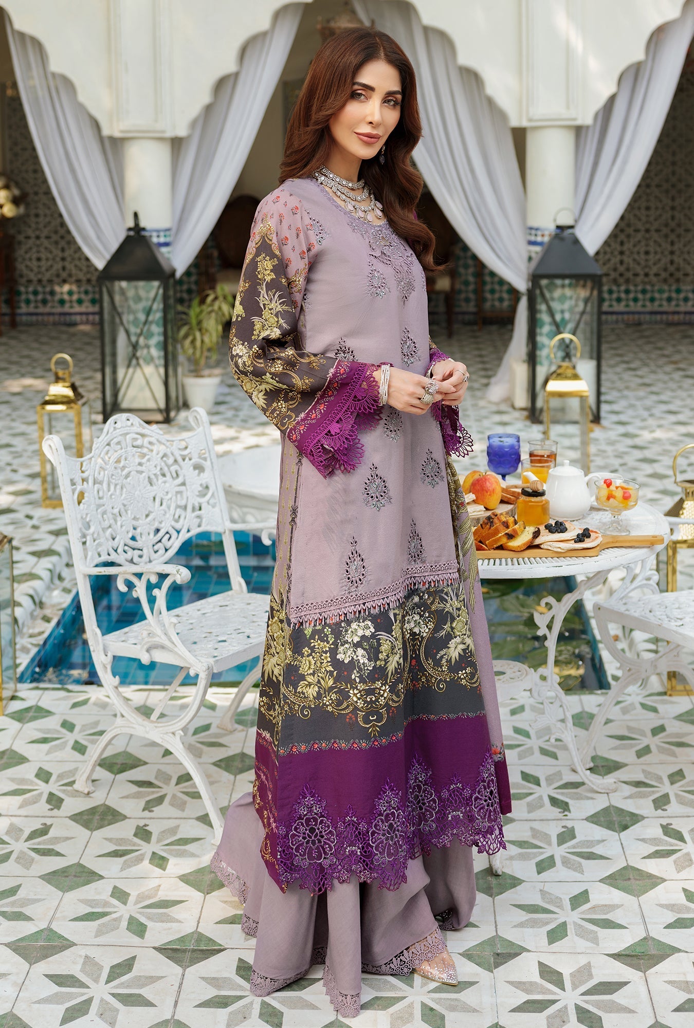 NOOR-EMBPRNTSHWL22-D4-A-RAYA