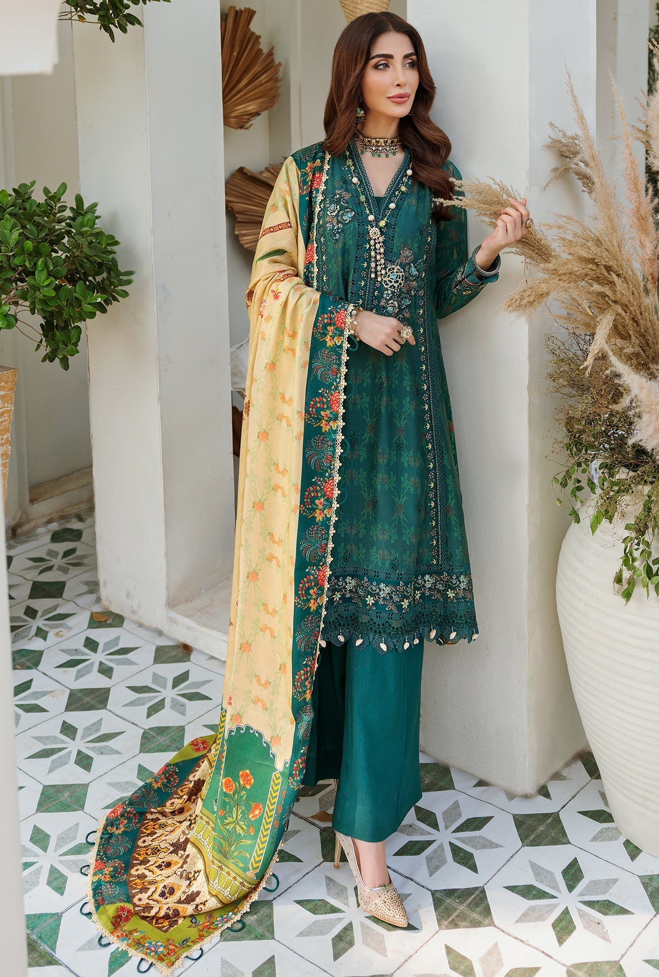 NOOR-EMBPRNTSHWL22-D6-B-TIARA