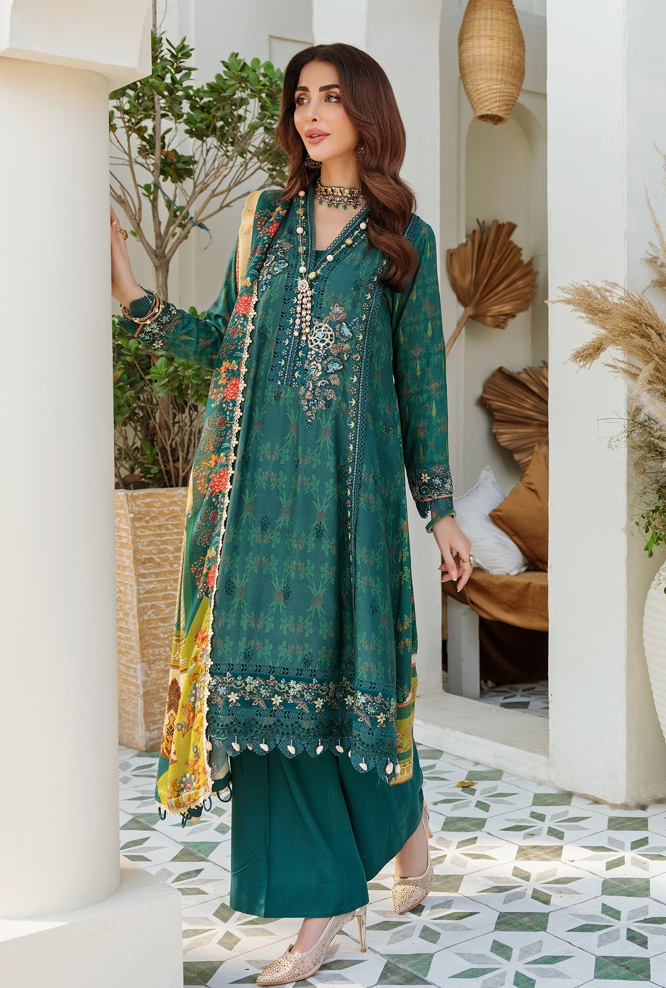 NOOR-EMBPRNTSHWL22-D6-B-TIARA
