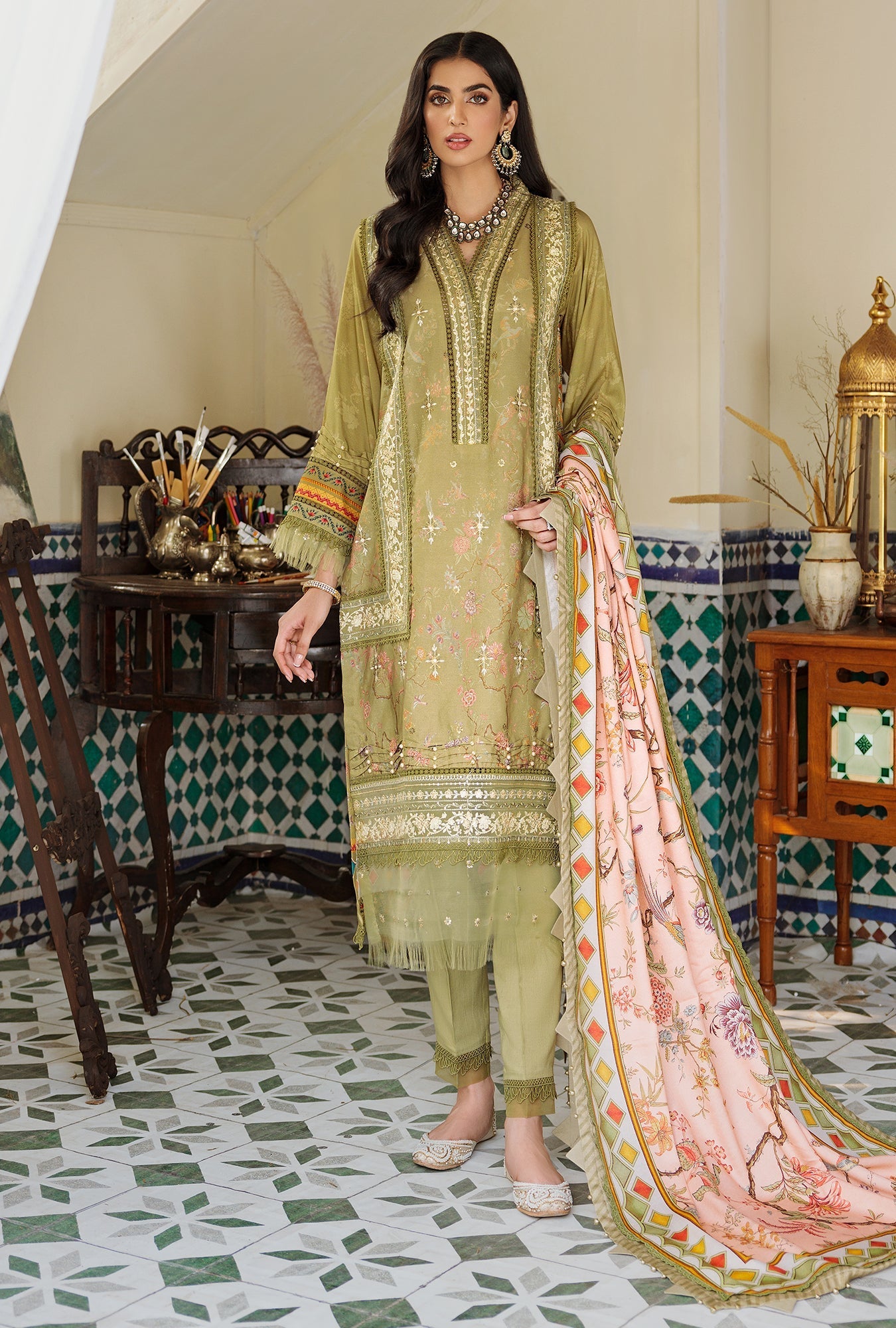 NOOR-EMBPRNTSHWL22-D7-B-LAUREL
