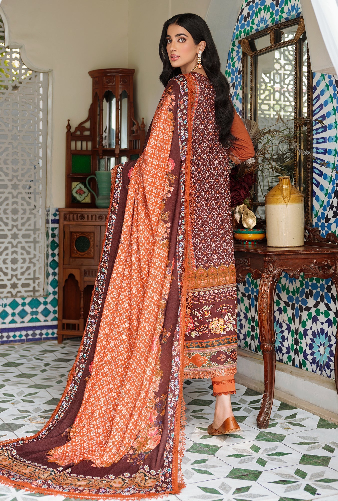 NOOR-EMBPRNTSHWL22-D8-A-AVERY