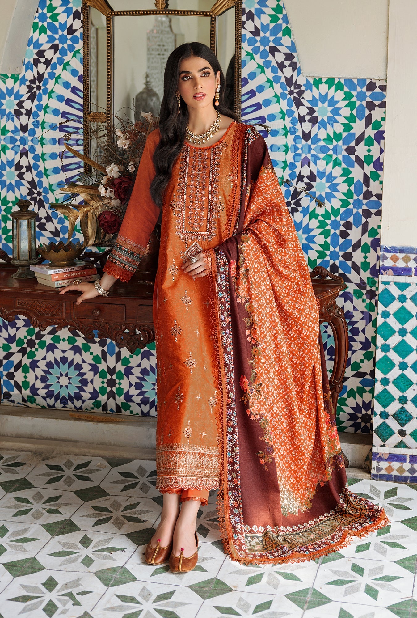 NOOR-EMBPRNTSHWL22-D8-A-AVERY