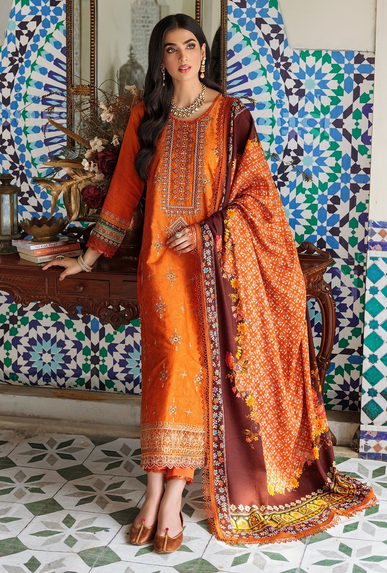 NOOR-EMBPRNTSHWL22-D8-A-AVERY-S