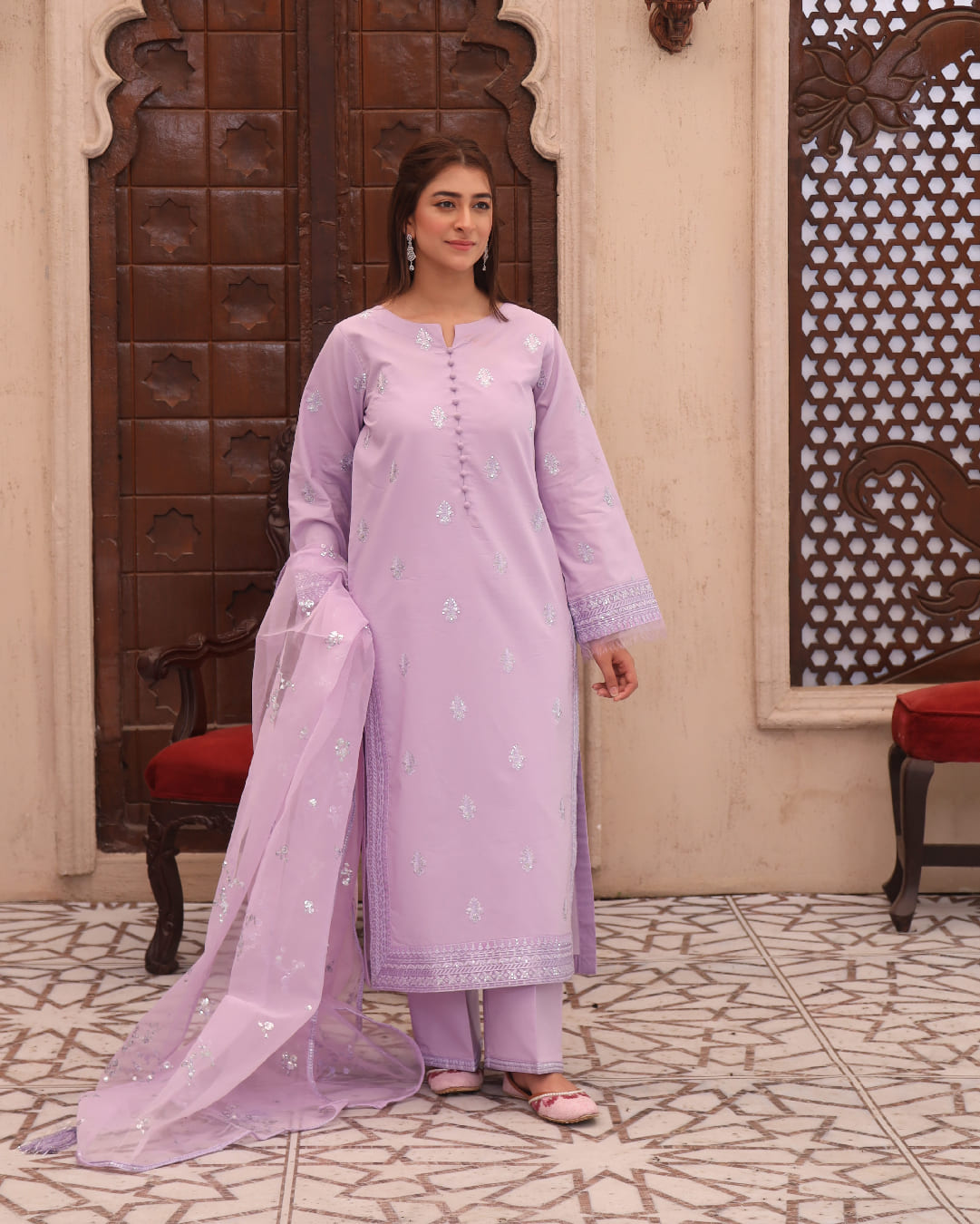 Noor-e-Eid Lilac Bloom – Soft Lilac for Eid Glow