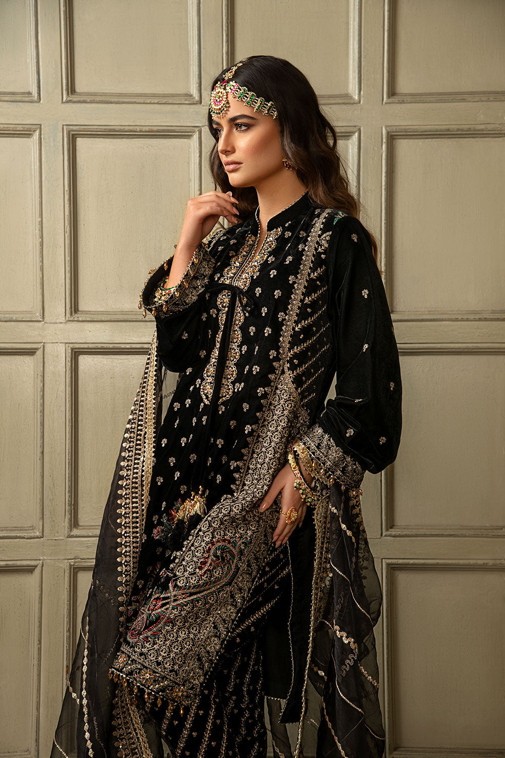 Design 04 NUR Festive Collection '23 Unstitched