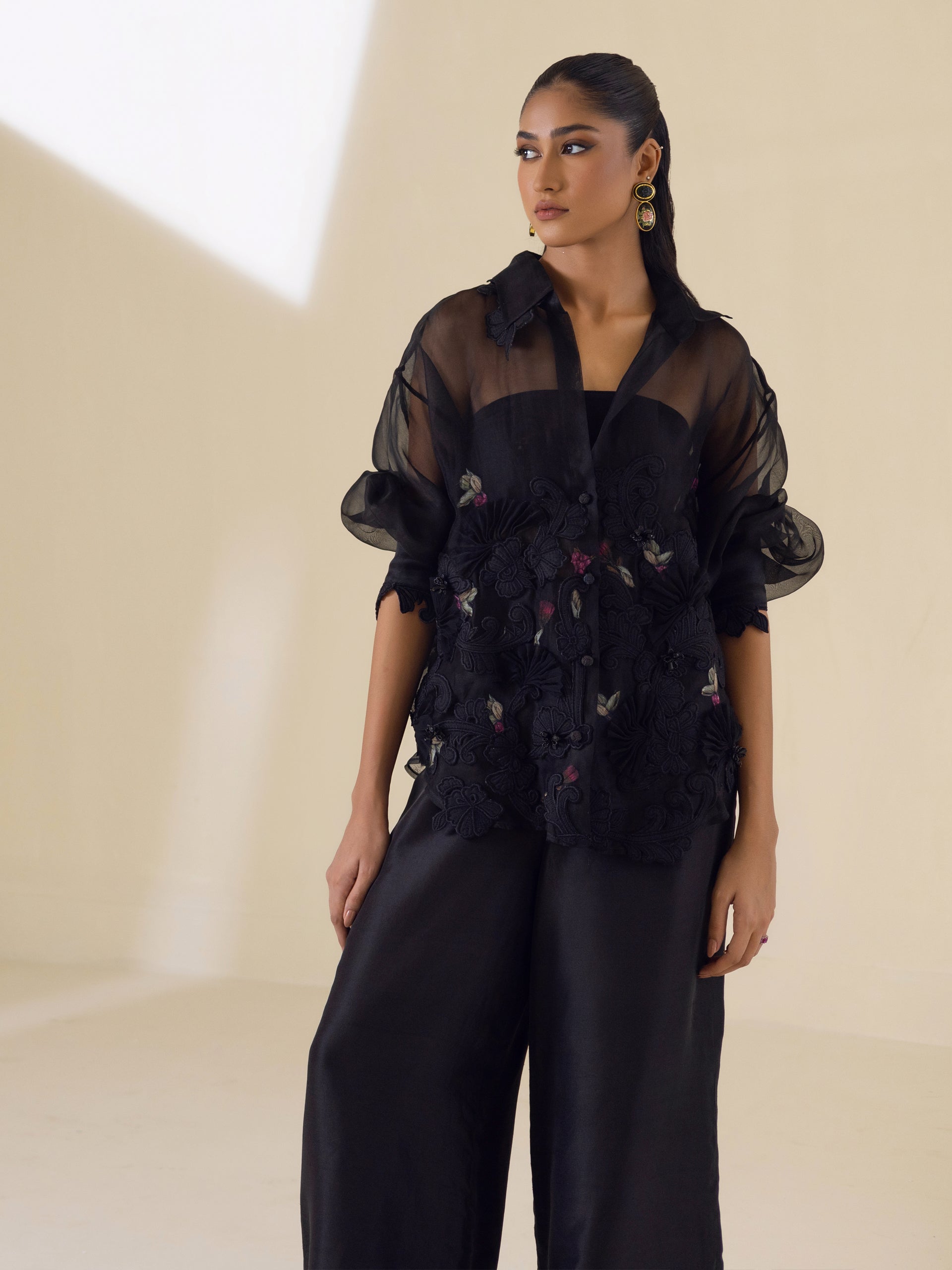 https://cdn.shopify.com/s/files/1/0768/4872/6205/files/Ora-Black-7.jpg?v=1777658655