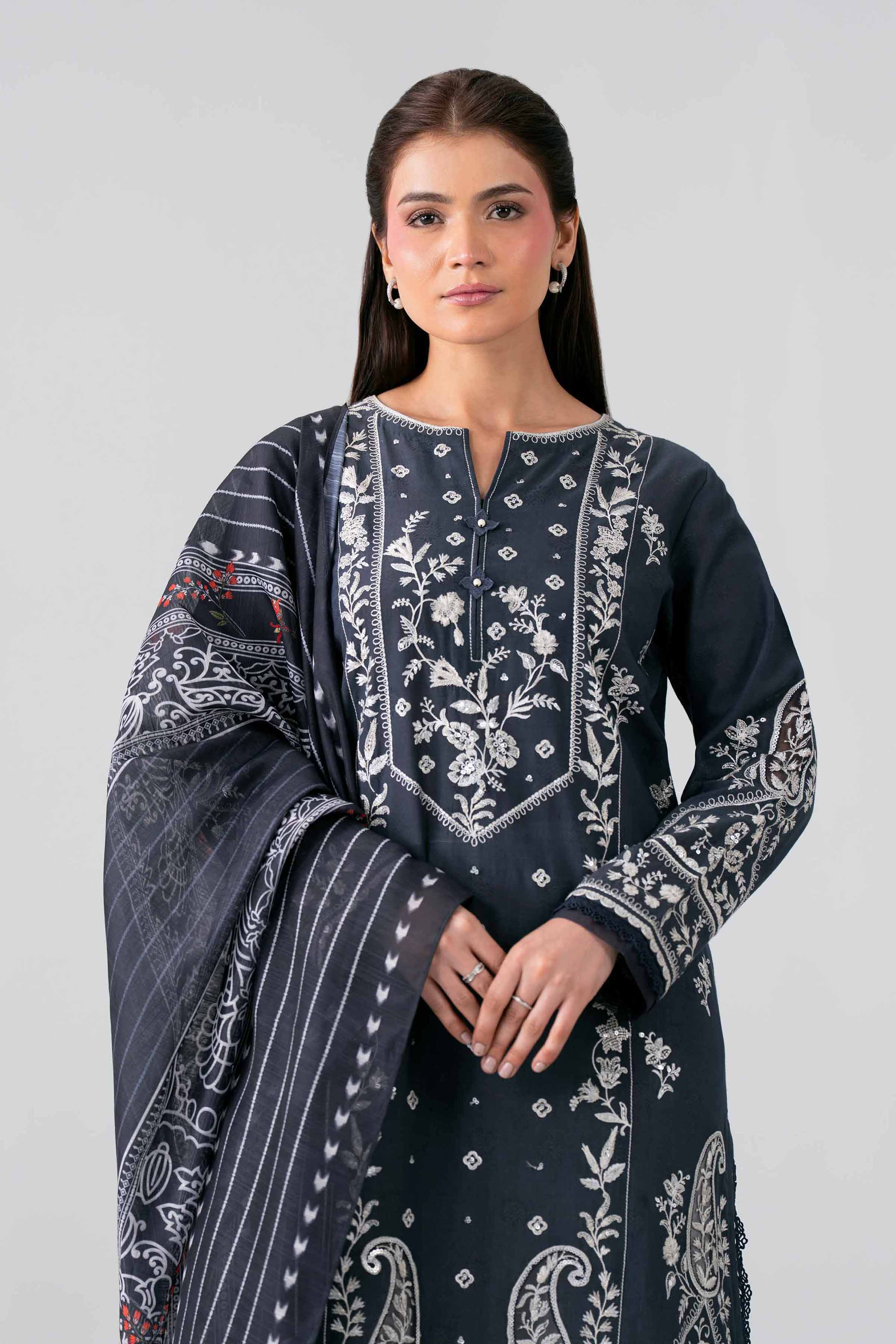 2 Piece - Embroidered Suit - PE26-132