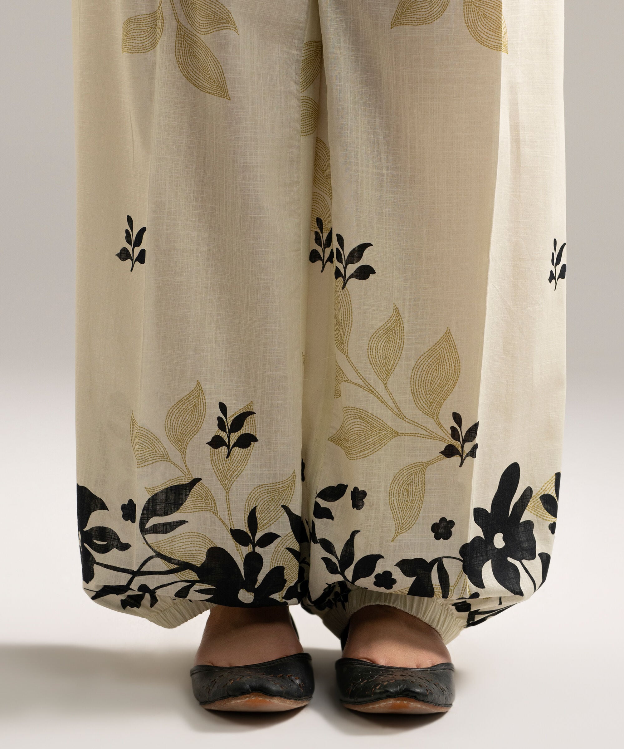 Women's RTW Cross Hatch Printed Off White Balloon Pants