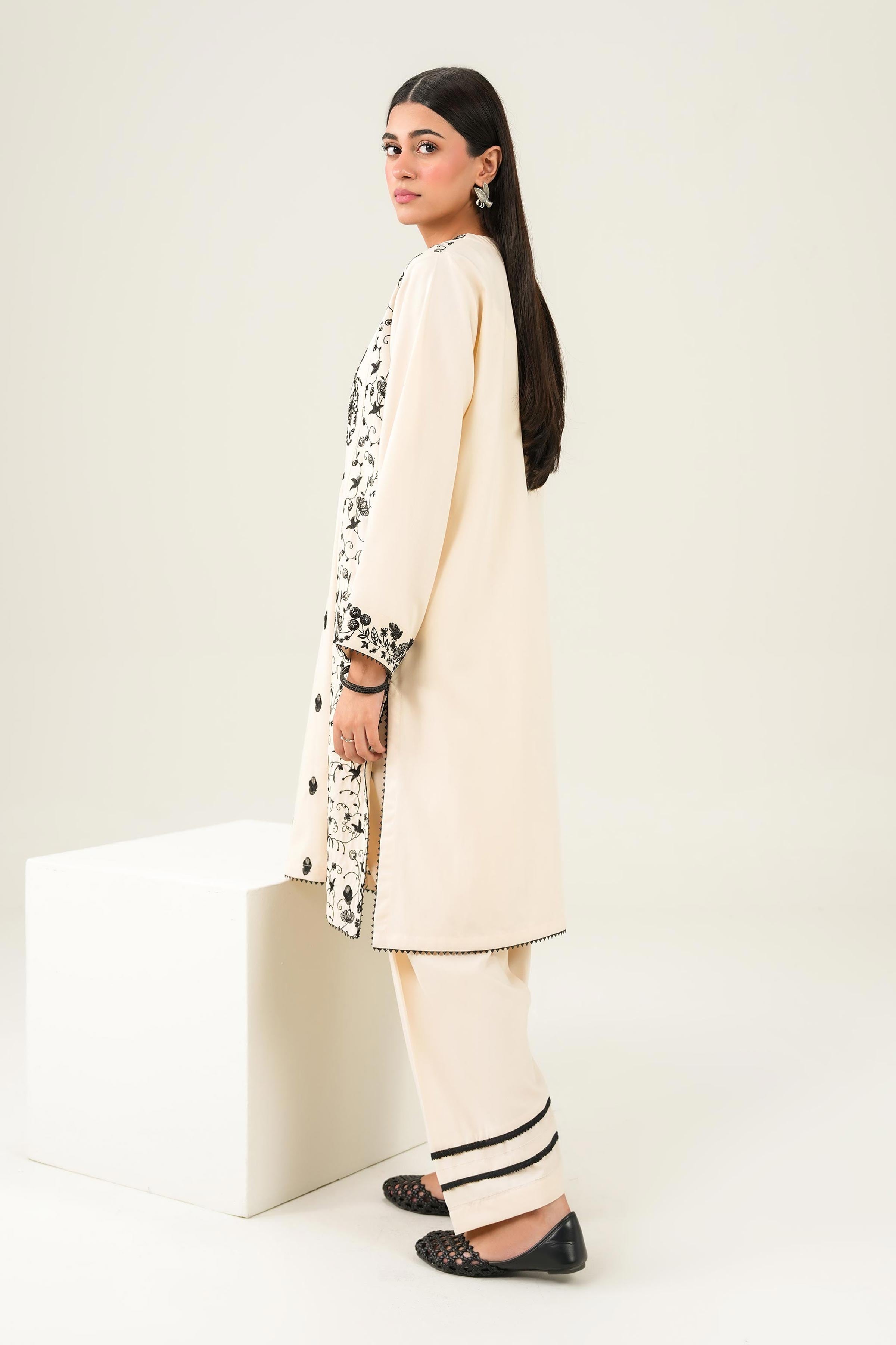 2 Piece - Embroidered Suit - PW25-377