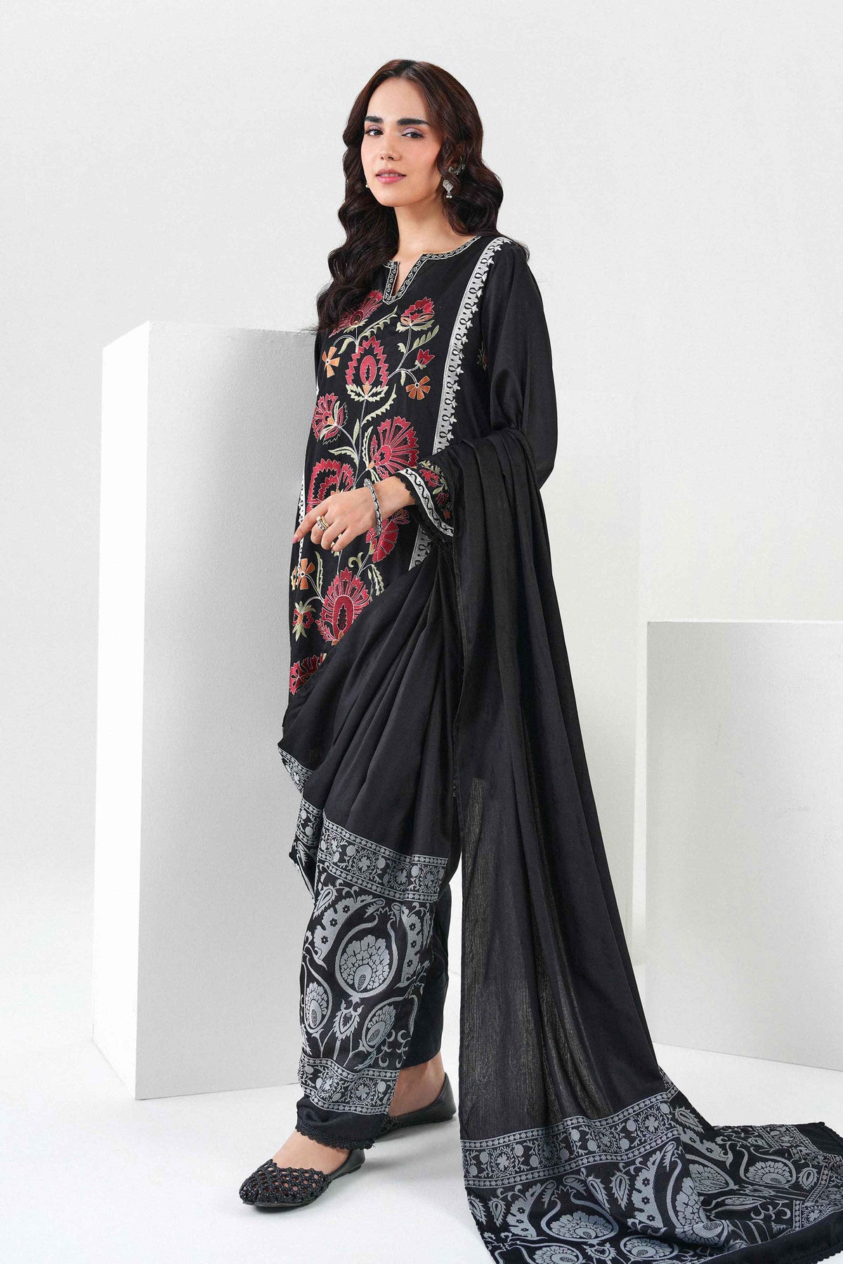 3 Piece - Embroidered Suit - PW25-504