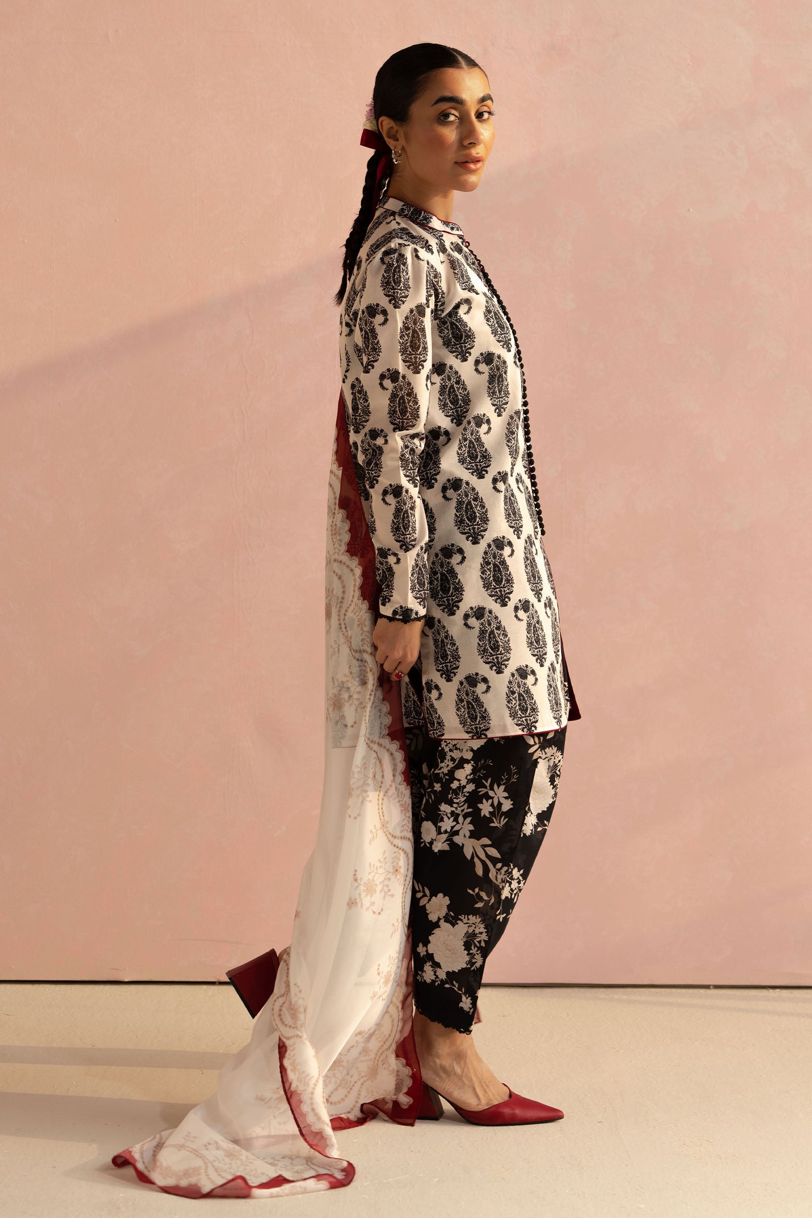 https://cdn.shopify.com/s/files/1/0886/3957/0230/files/Paisley-6Aa.jpg?v=1738141117