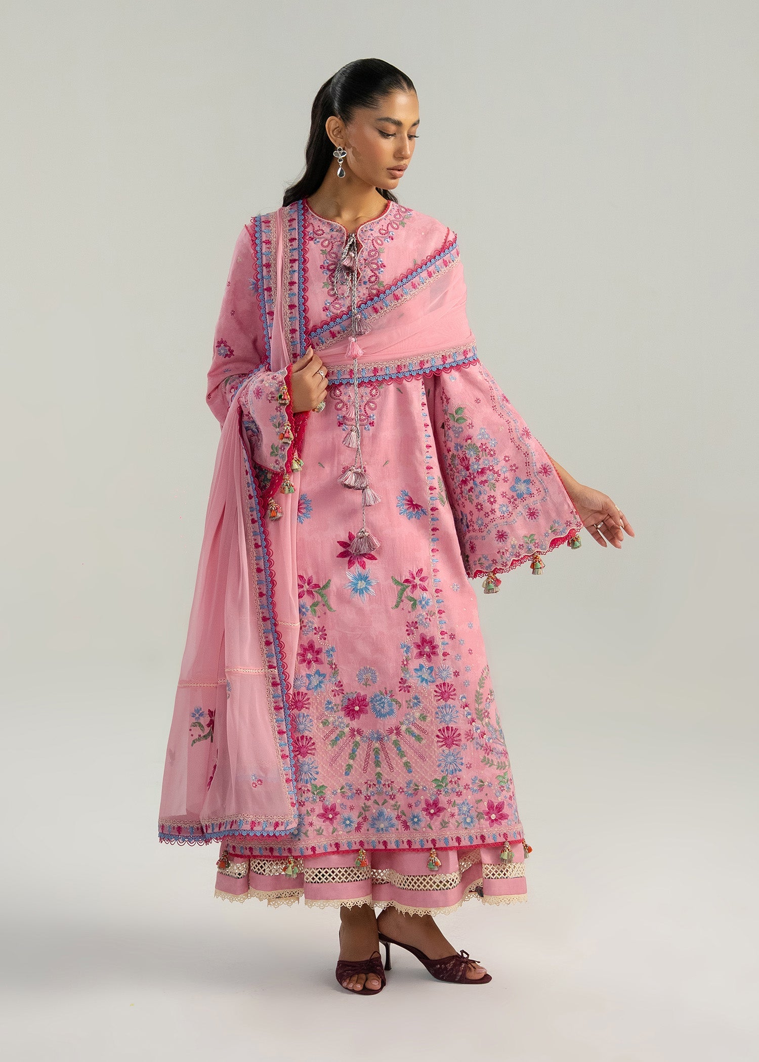 https://cdn.shopify.com/s/files/1/0016/9476/1035/files/Pembe_4.jpg?v=1777016033