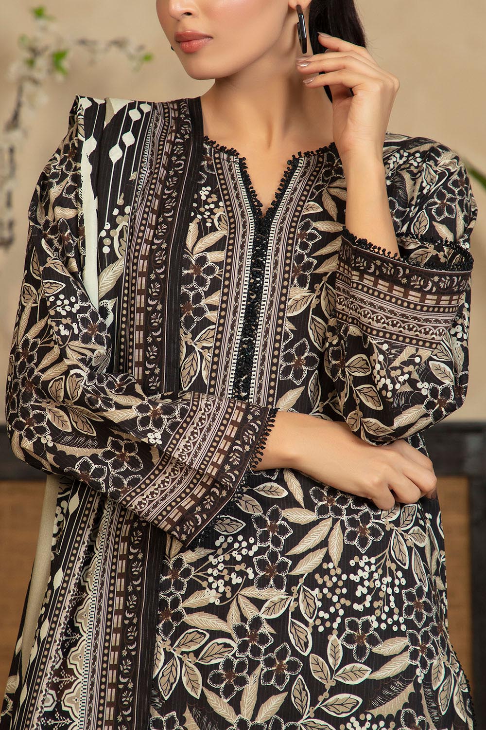 https://cdn.shopify.com/s/files/1/0706/3253/8159/files/Printed-Cotton-Linen-Dupatta-Printed-Cotton-Linen-Shirt-Dyed-Trouser-Gulahmed-WNS-52053-Close-1.jpg?v=1761215152
