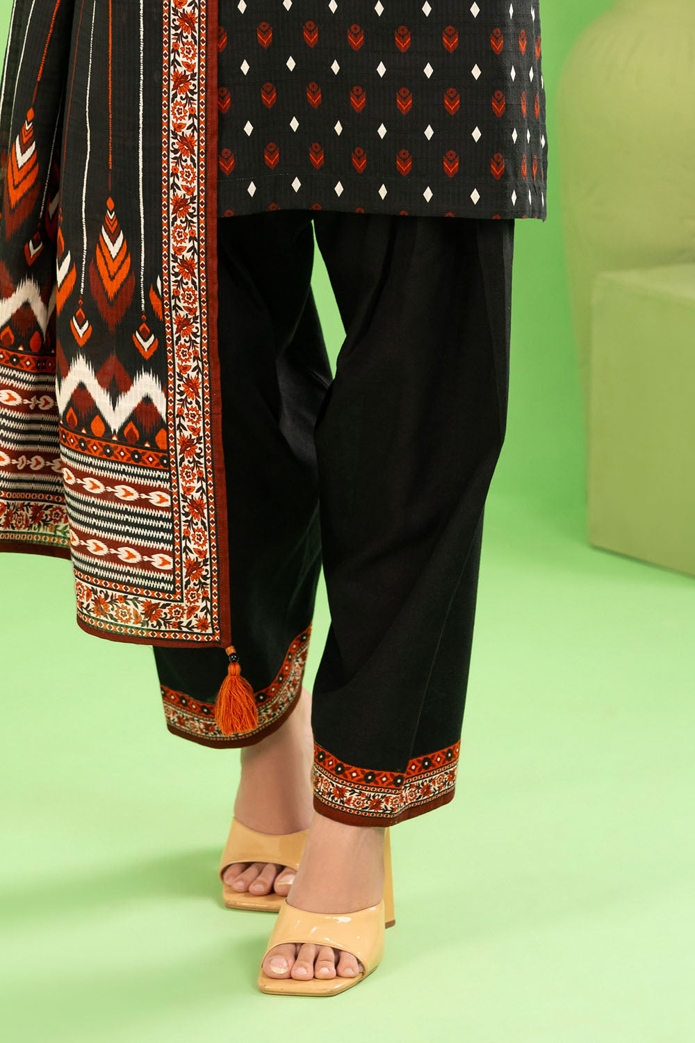 https://cdn.shopify.com/s/files/1/0706/3253/8159/files/Printed-Cotton-Linen-Stripe-Dupatta-Printed-Cotton-Linen-Stripe-Shirt-Dyed-Trouser-Gulahmed-WNS-52040-Bottom.jpg?v=1762594295