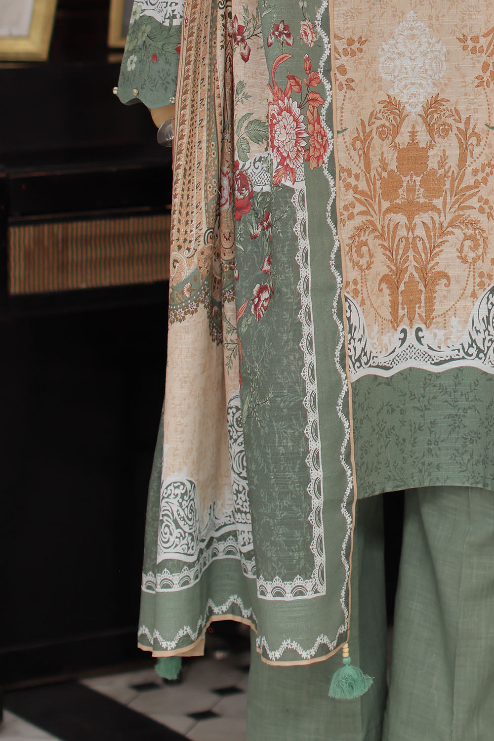 3 Piece Printed Khaddar Suit
