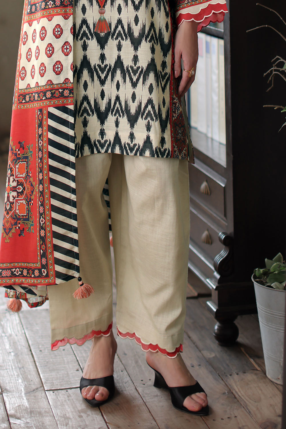 3 Piece Printed Khaddar Suit