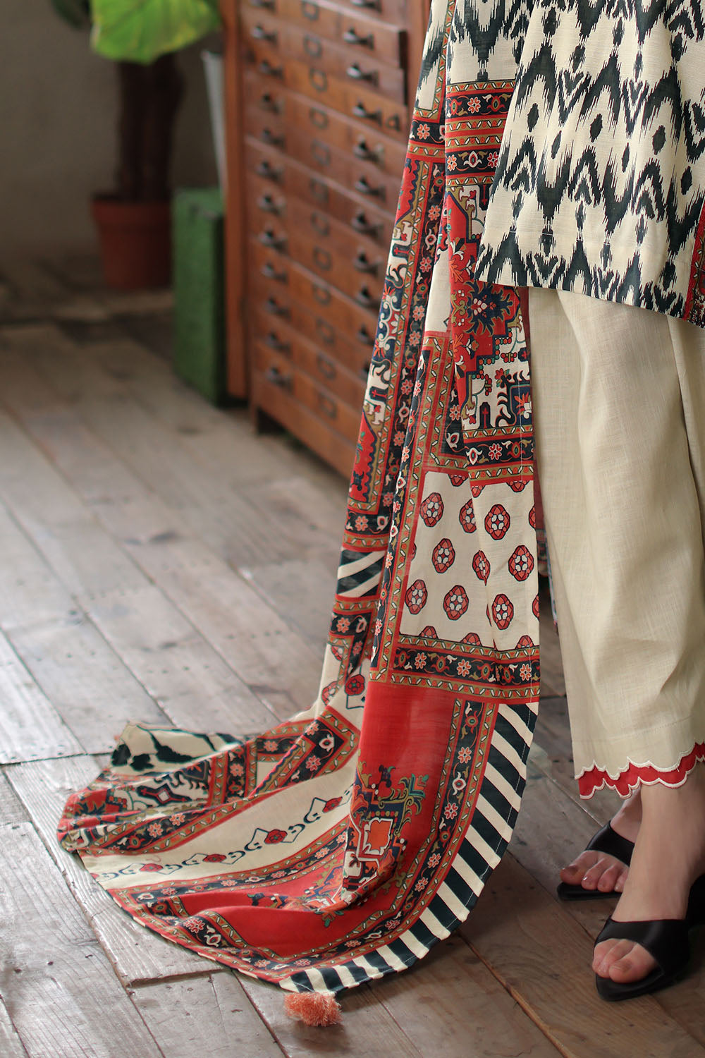 3 Piece Printed Khaddar Suit