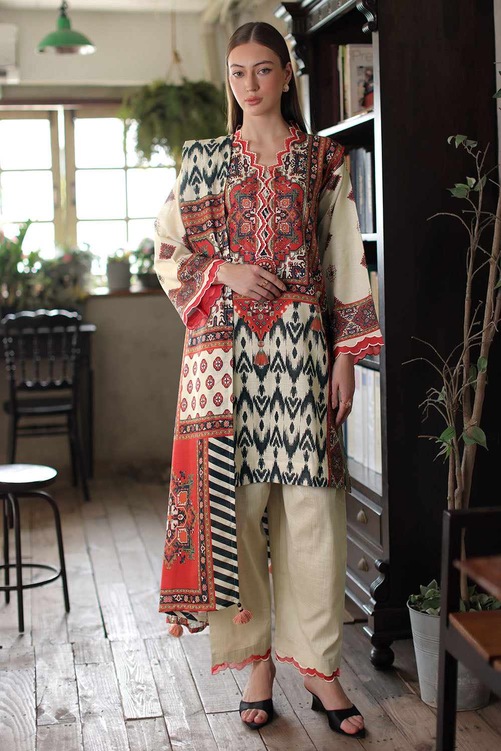 3 Piece Printed Khaddar Suit