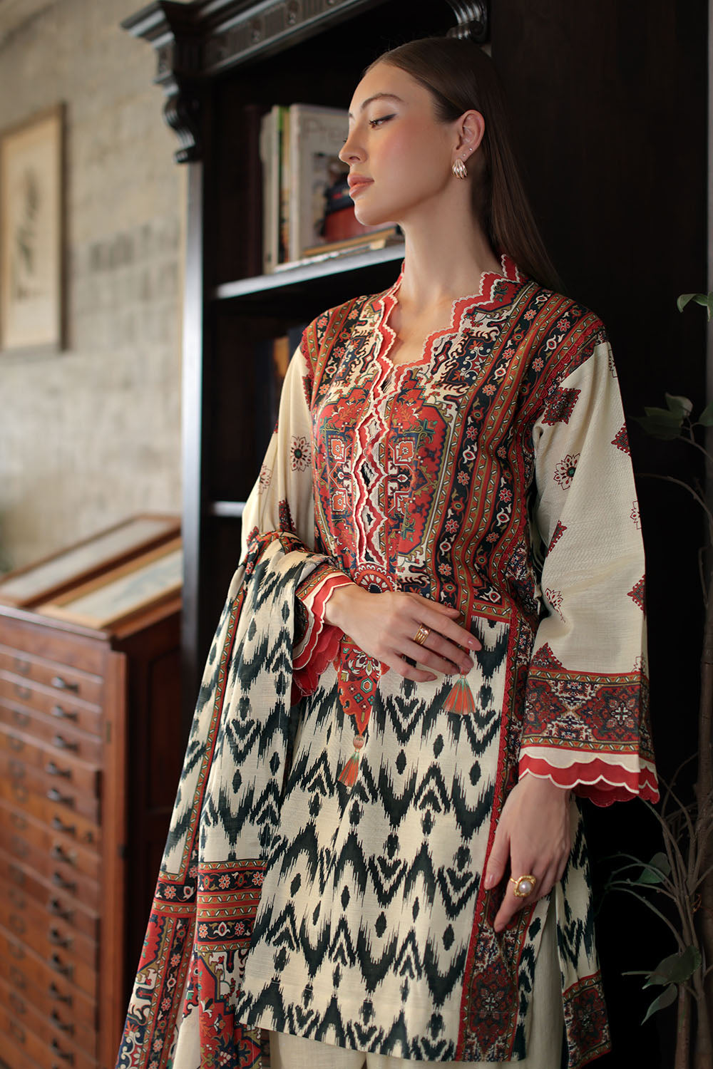 3 Piece Printed Khaddar Suit