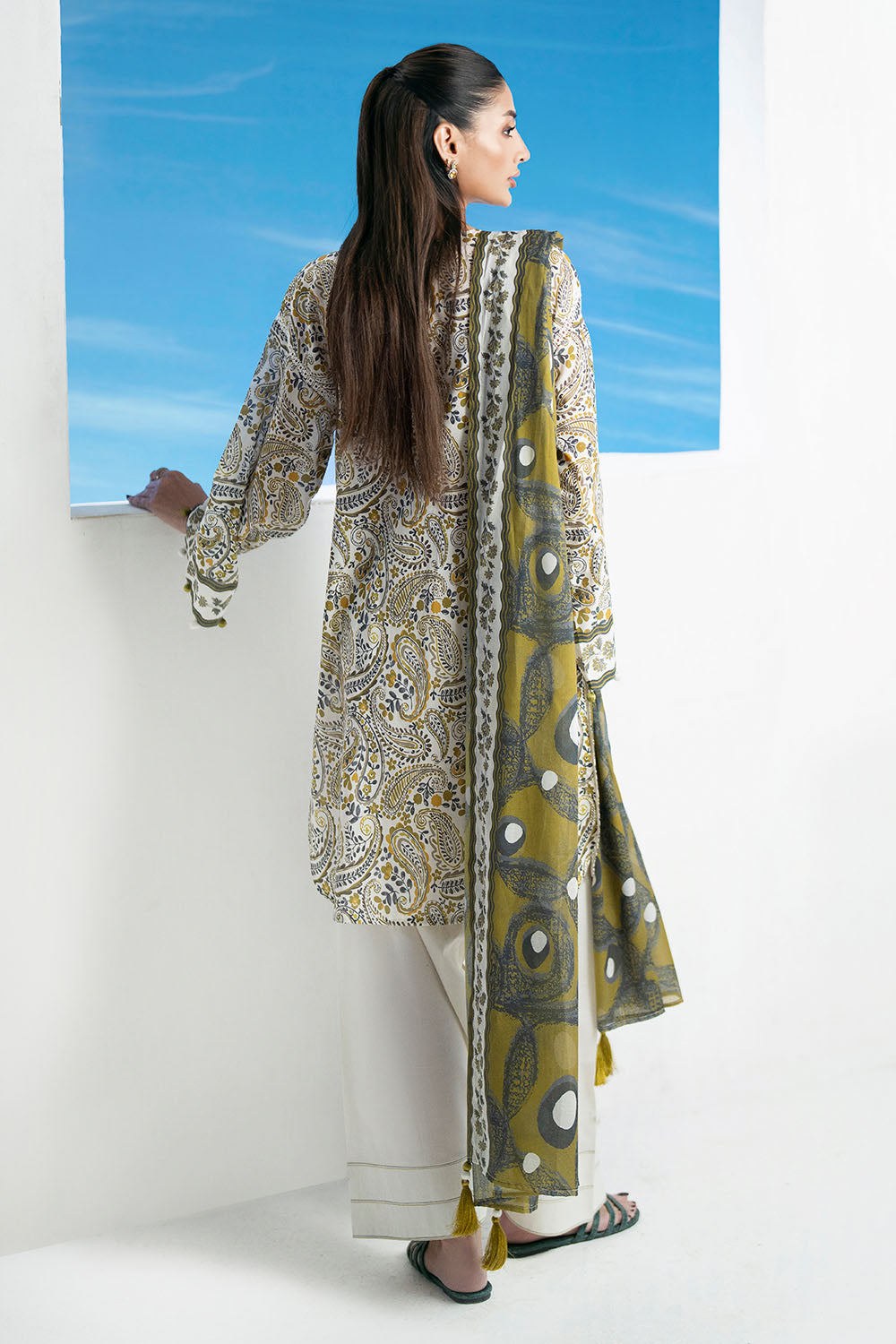 3 Piece Printed Lawn Suit with Embroidered Organza Neckline
