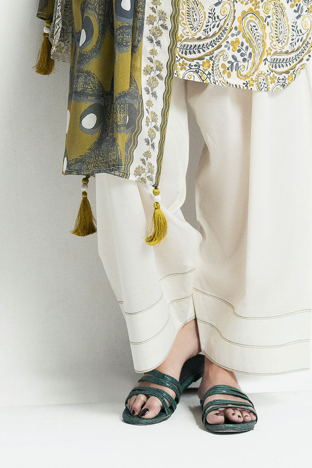 3 Piece Printed Lawn Suit with Embroidered Organza Neckline