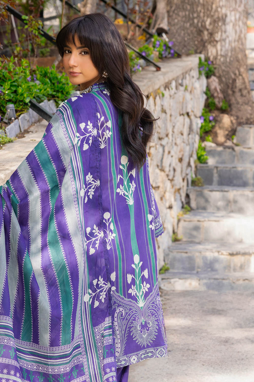 Gul Ahmed - 3 Piece Printed Lawn Suit