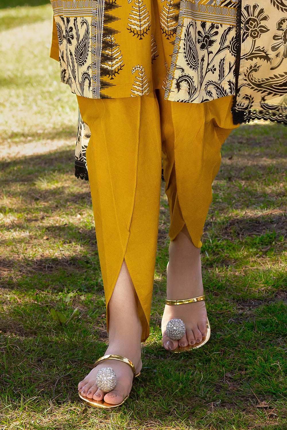 Gul Ahmed - 3 Piece Printed Lawn Suit