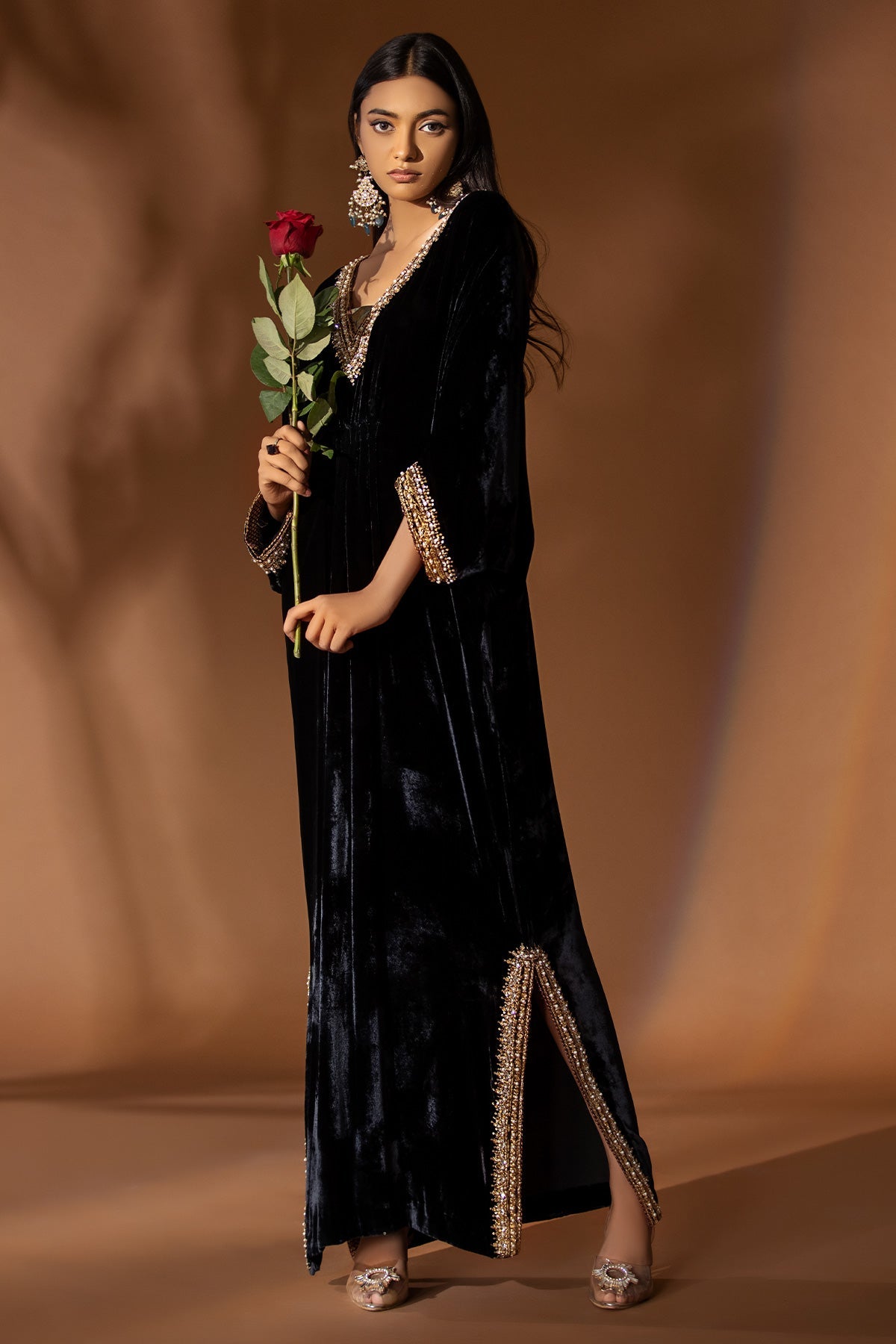 https://cdn.shopify.com/s/files/1/0742/2718/8017/products/RJK-V-06-22-1Kaftan_1.jpg?v=1755426011