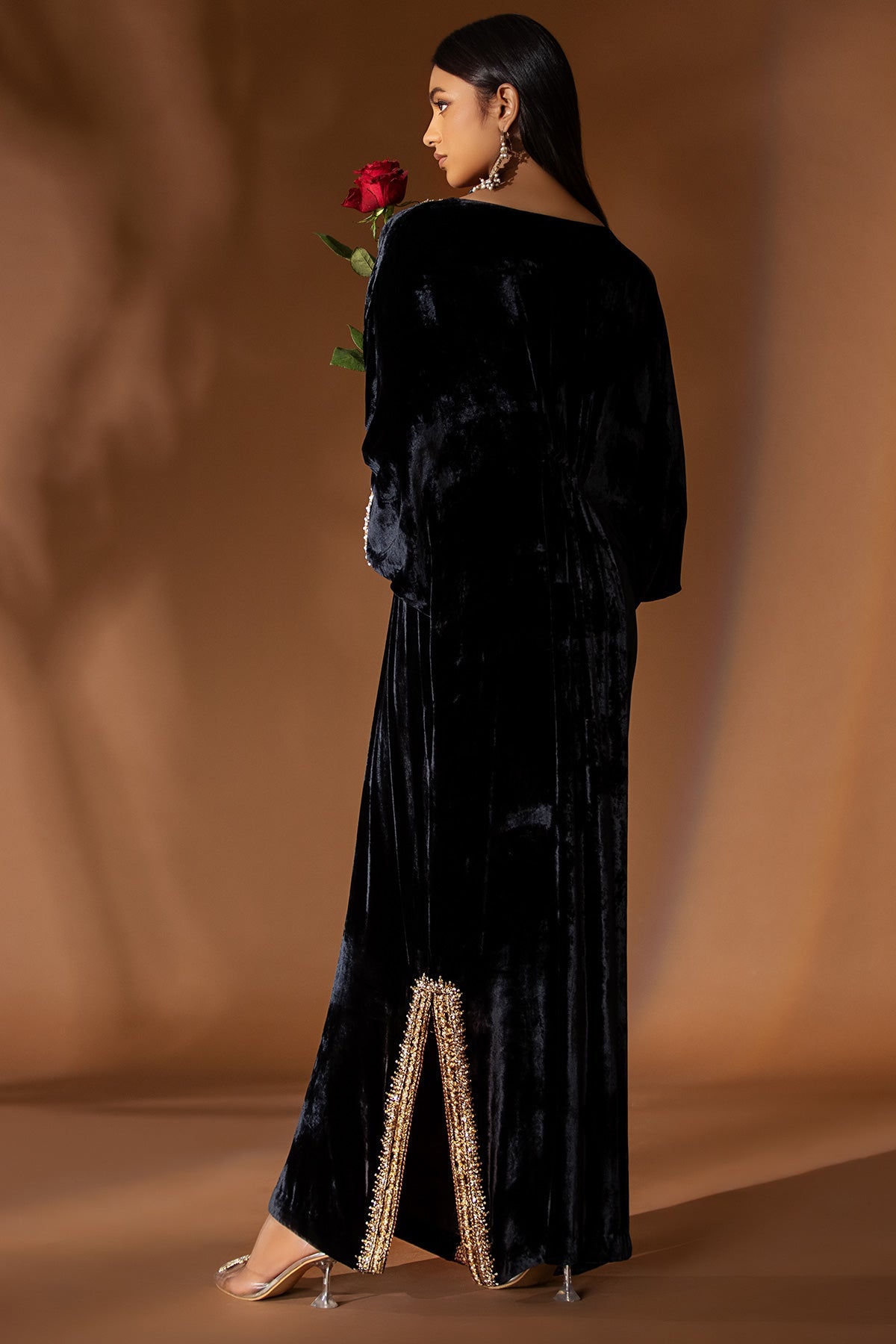 https://cdn.shopify.com/s/files/1/0742/2718/8017/products/RJK-V-06-22-1Kaftan_3.jpg?v=1755426012
