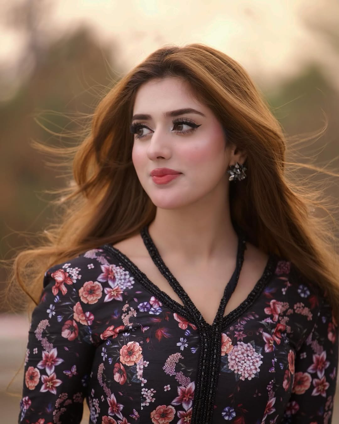https://cdn.shopify.com/s/files/1/0523/4327/5696/files/RarewomanYoudeserveArarelove._-_mysiebytahira_-_mysiebytahira_-_ahmad.mahmood.ph_5.jpg?v=1755956965