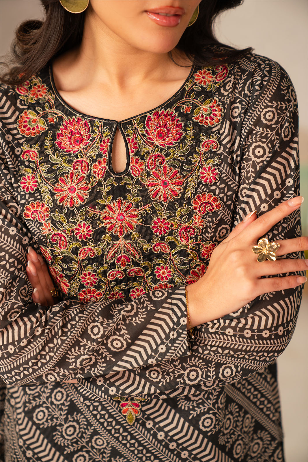 2 Piece Printed Lawn Embroidered Unstitched Suit (UC0129)