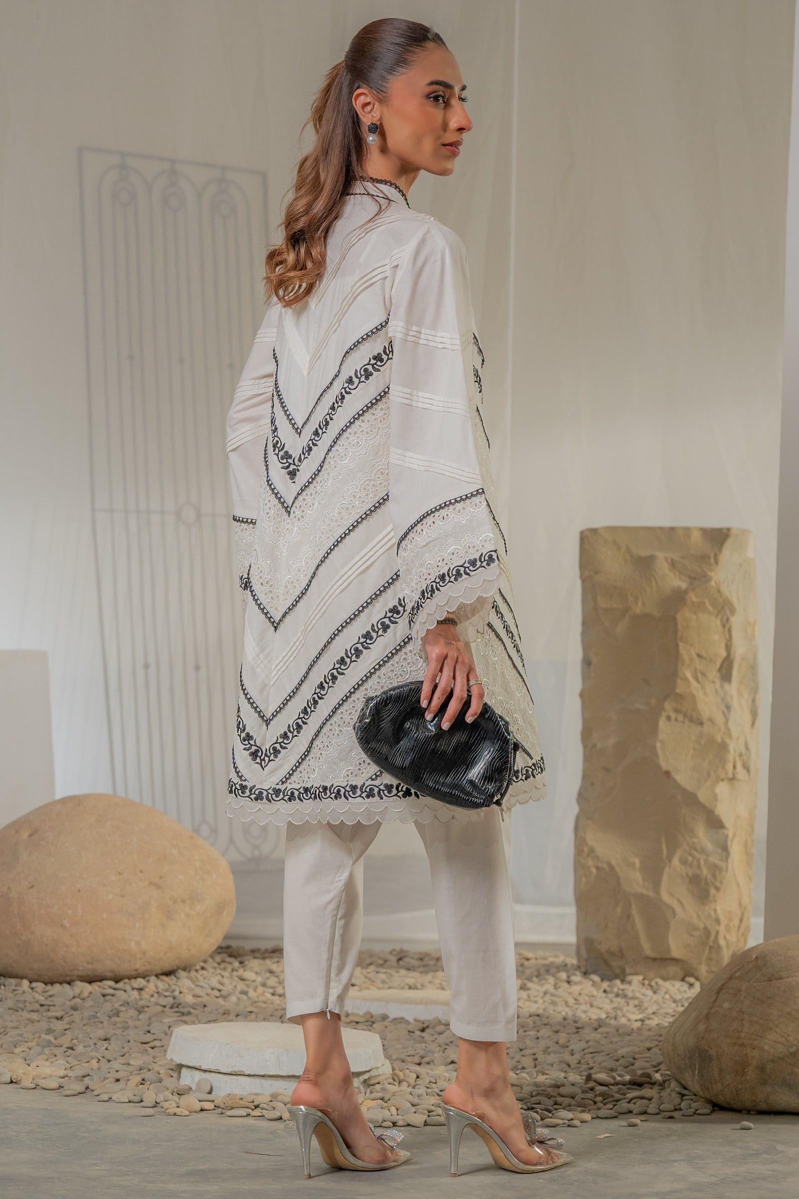 https://cdn.shopify.com/s/files/1/0568/3308/1529/files/S00297-WHT-6.jpg?v=1771222329