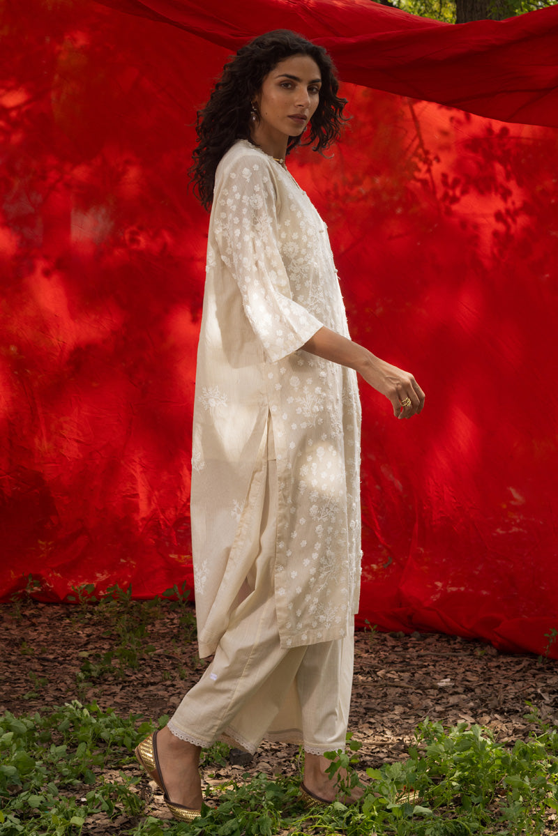 Embroidered White Foam Set