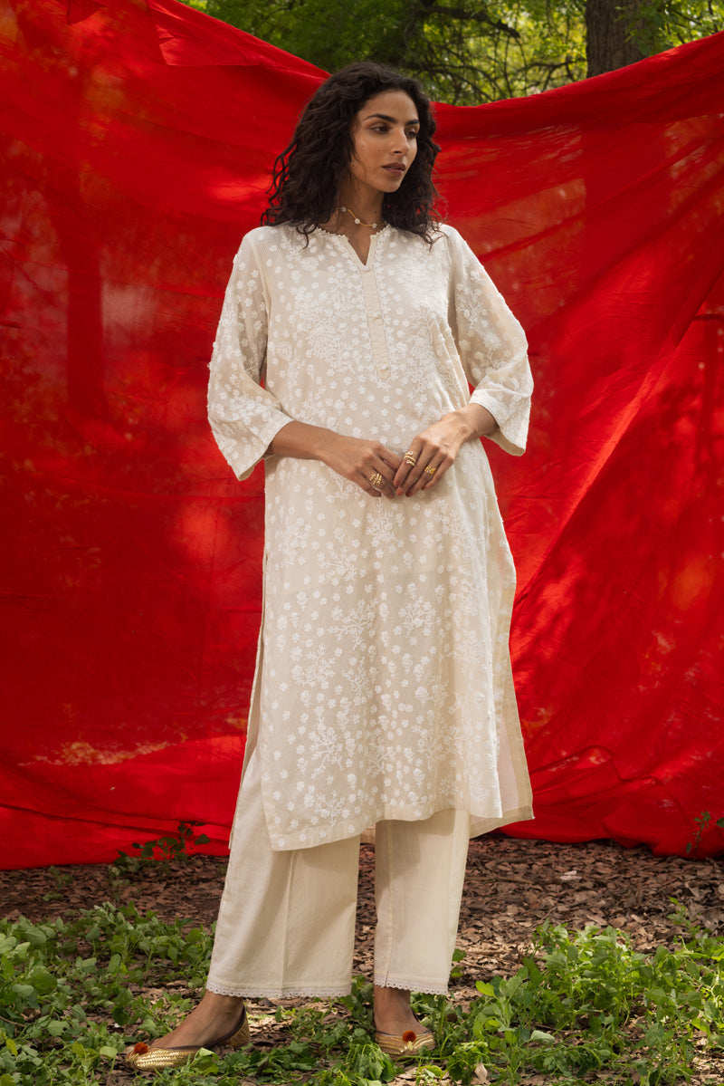 Embroidered White Foam Set