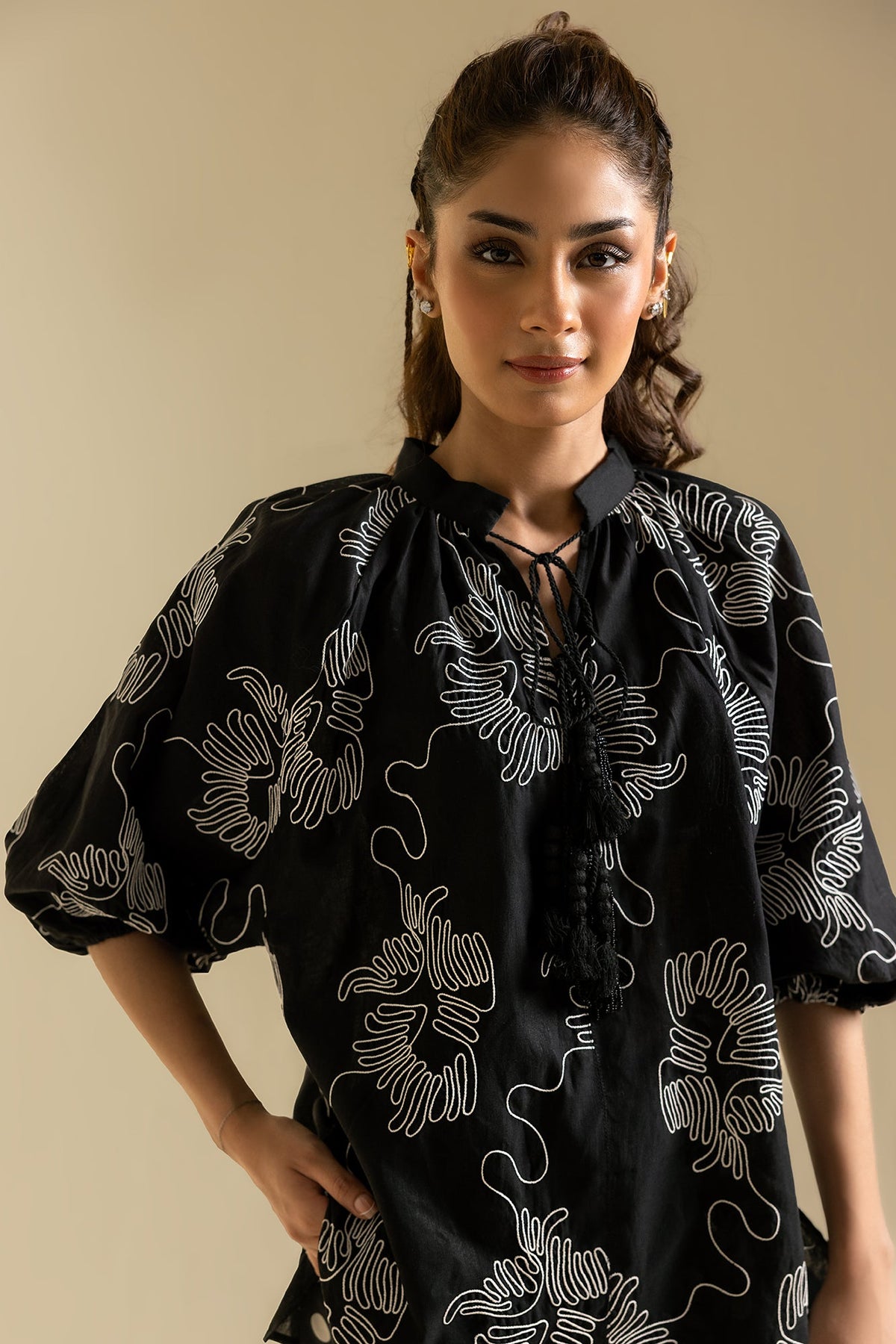 EMBROIDERED TOP (S2E0441/119/902)
