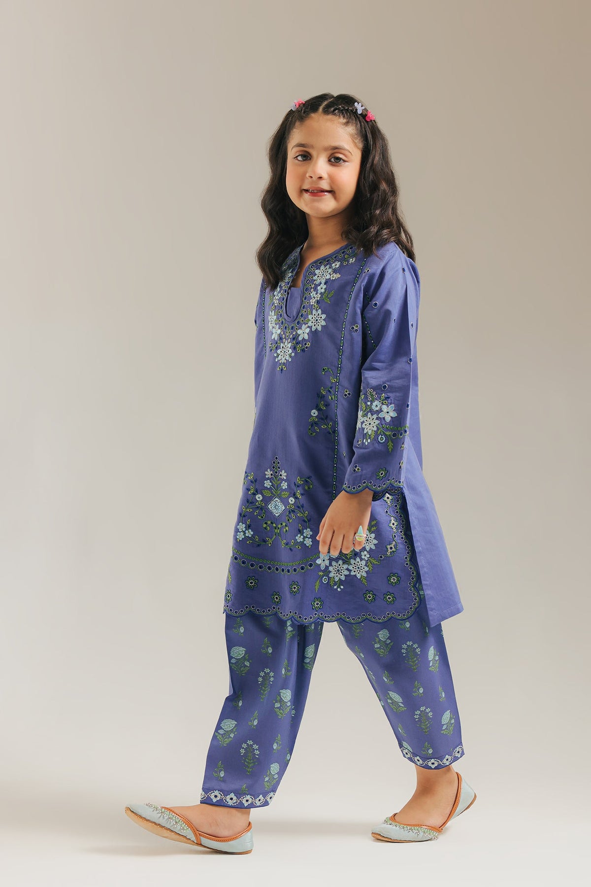 EMBROIDERED SUIT (E0857/404/626 E0857/304/626)