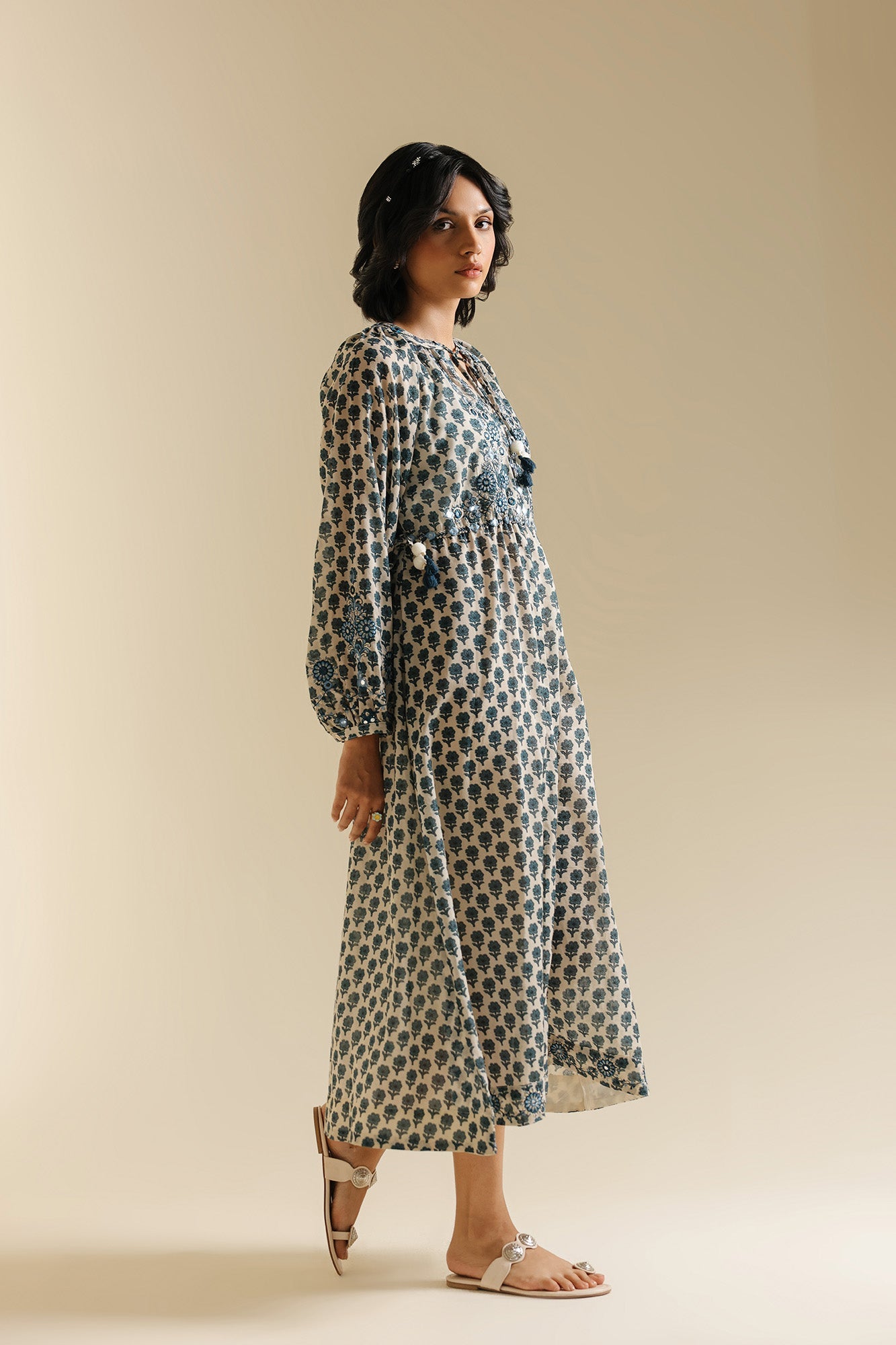 DRESS (S3E0433/119/006)