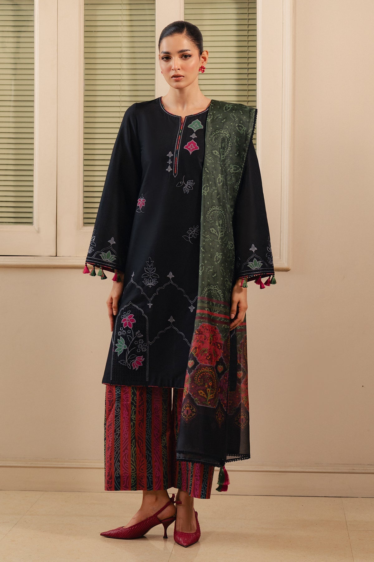 EMBROIDERED LAWN USE-9334