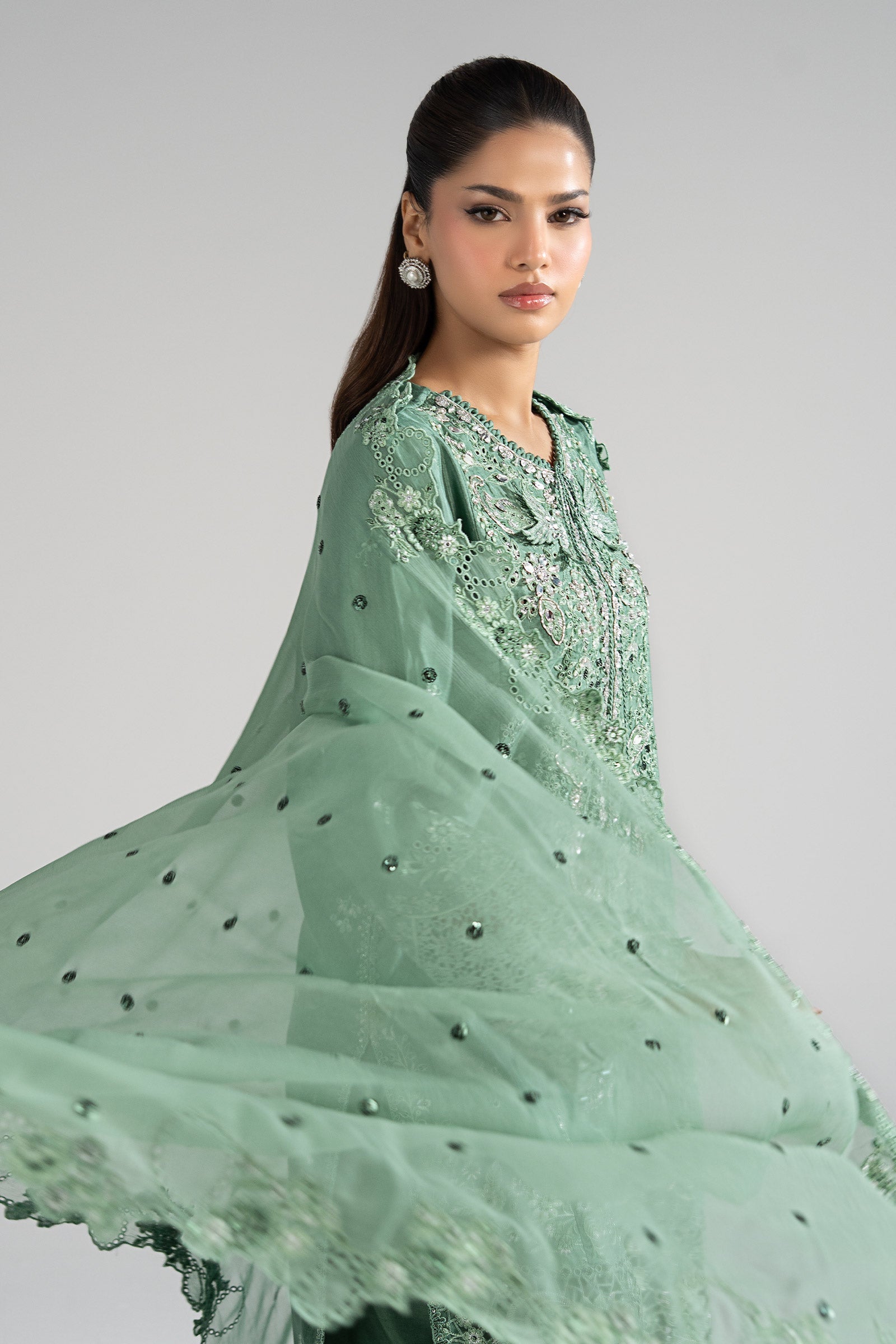 https://cdn.shopify.com/s/files/1/0620/8788/9062/files/SFEA2609SeaGreenCloseup_E.jpg?v=1778329865