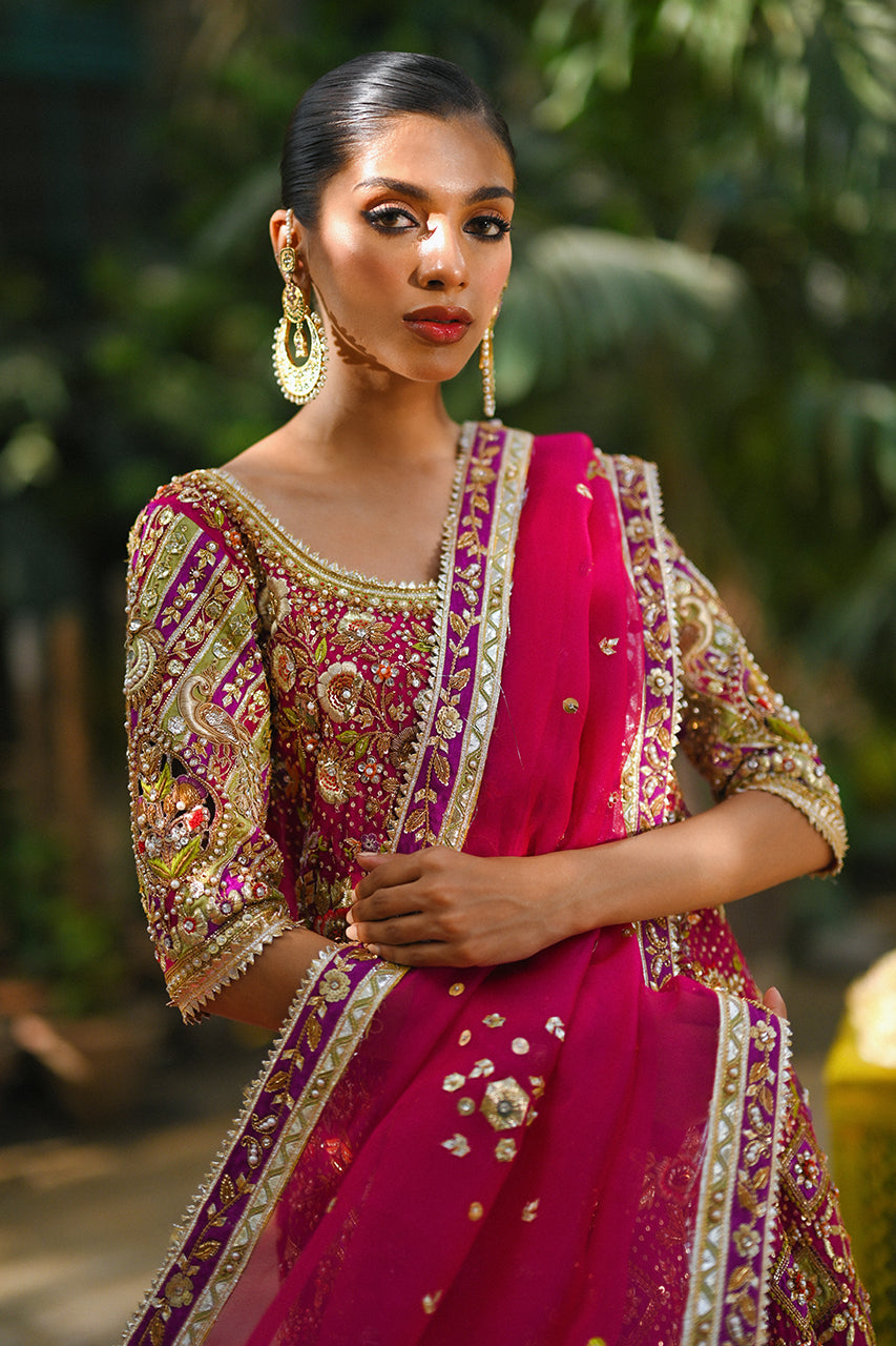 https://cdn.shopify.com/s/files/1/0588/3661/5221/products/SM2MEHLUMSADRIWALA-152.jpg?v=1694523047