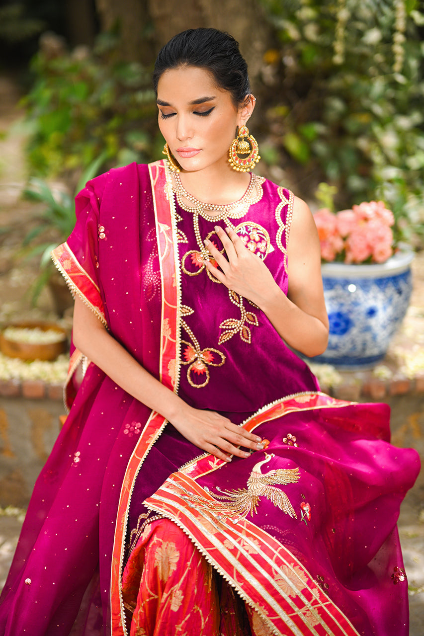 https://cdn.shopify.com/s/files/1/0588/3661/5221/products/SM2MEHLUMSADRIWALA-43.jpg?v=1694608561