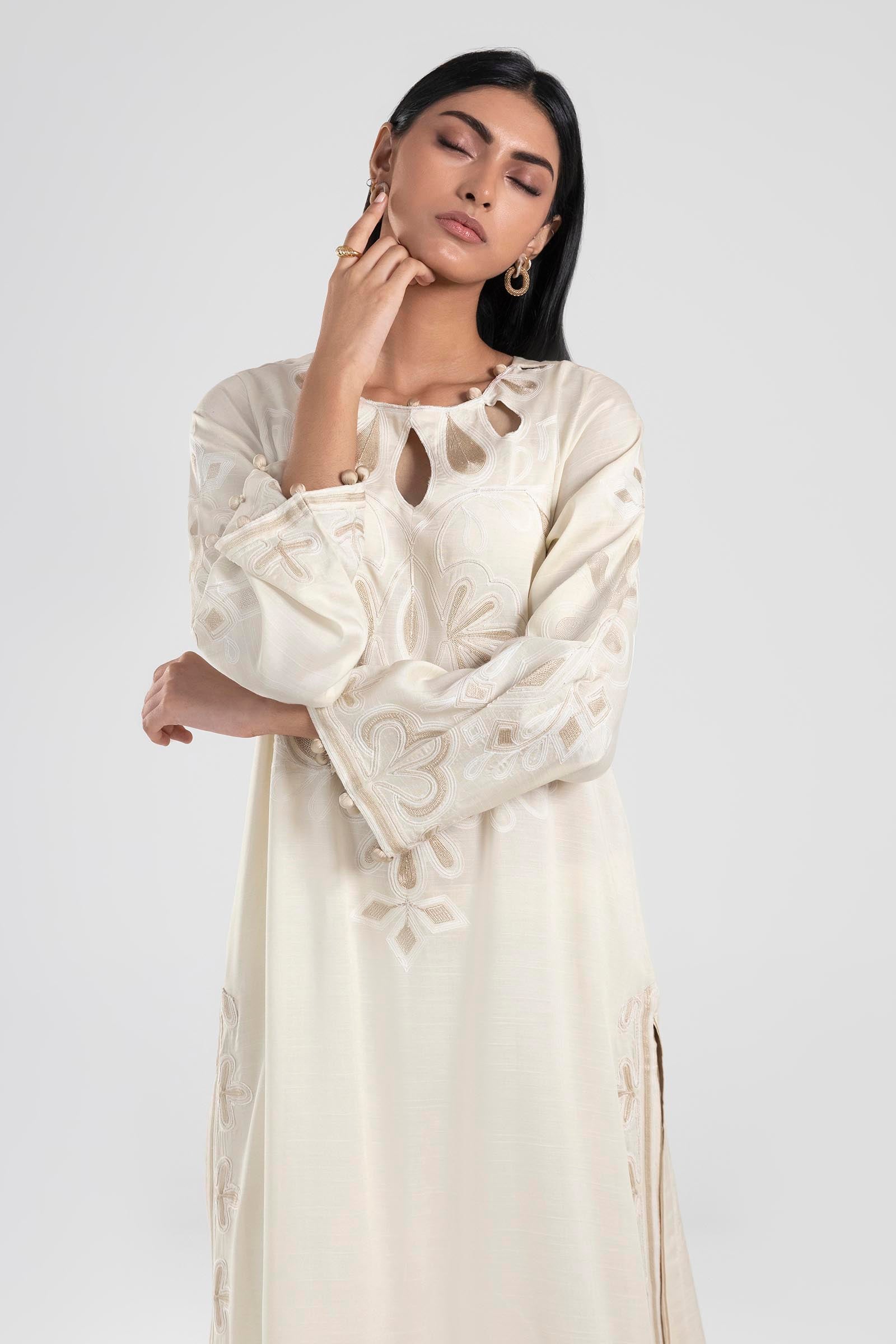 https://cdn.shopify.com/s/files/1/0740/1753/8280/files/SS23ESE213_3_9b856b40-2c3c-441f-b138-3b97934c2dc7.jpg?v=1776593370