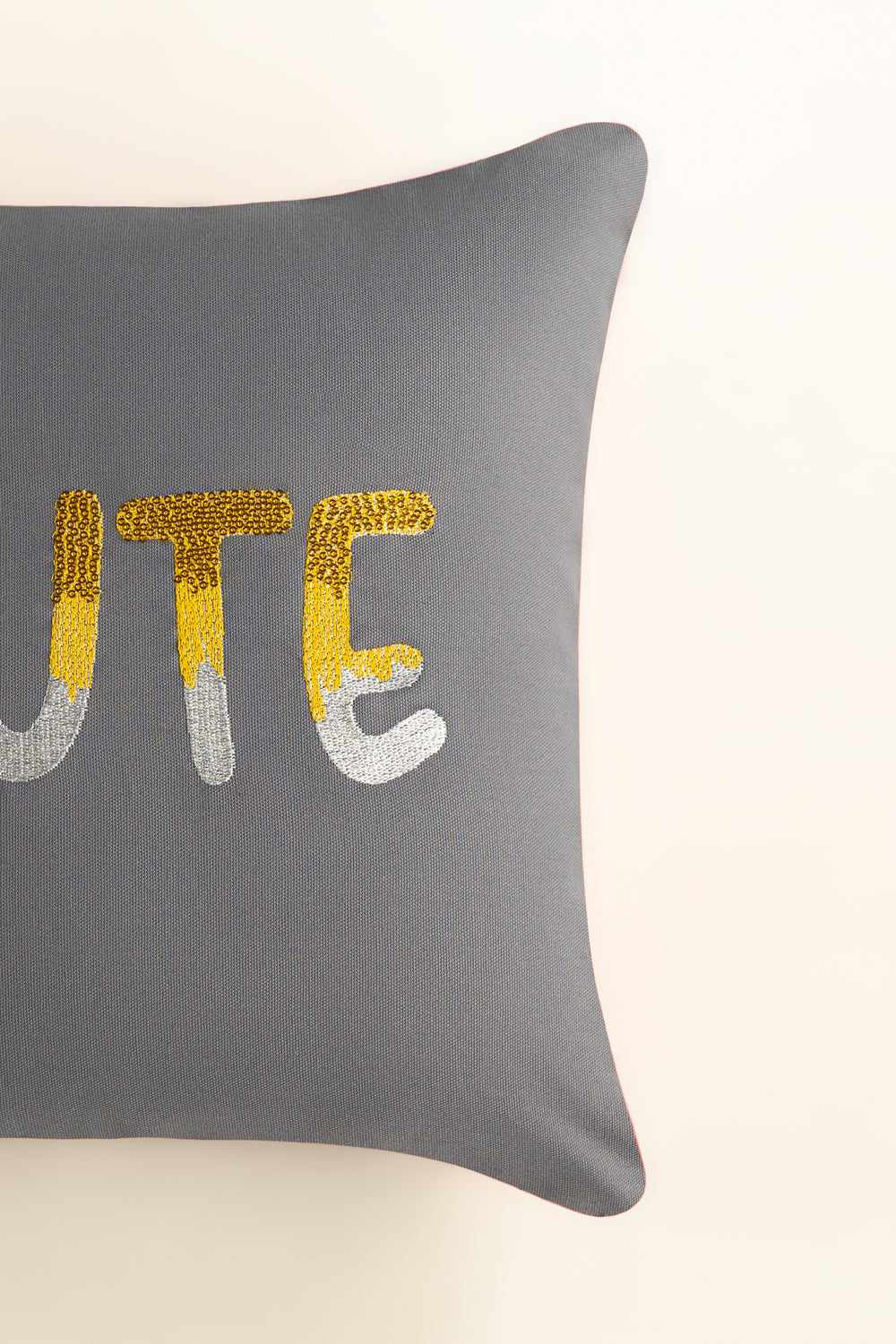 Ss25-Ec-001 Terry Embroidered Cushion Cover