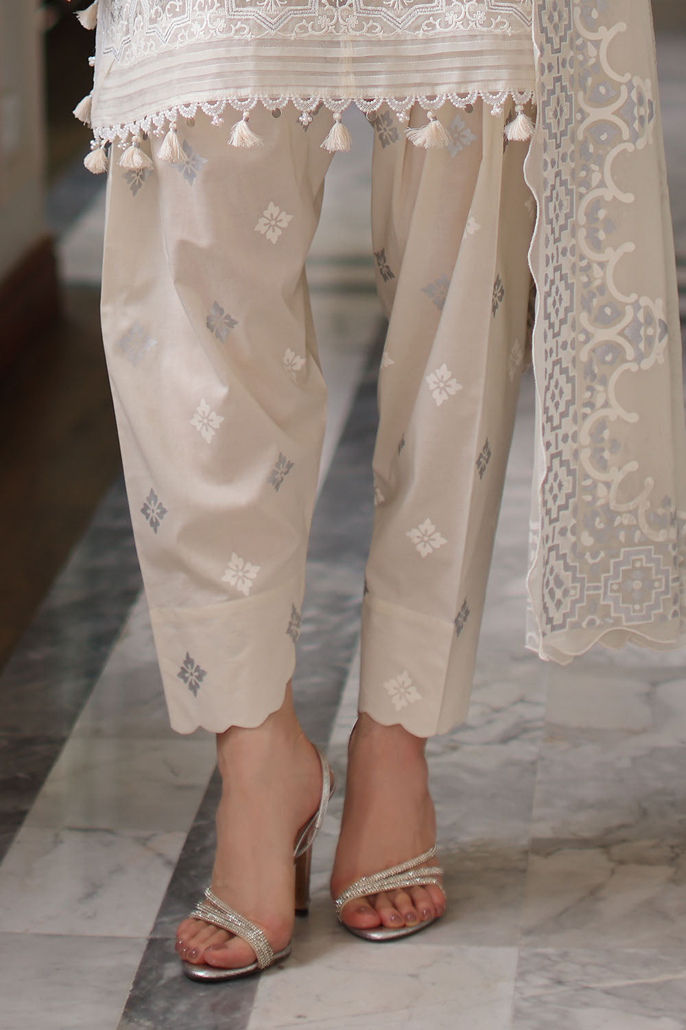 Gul Ahmed - 3 Piece Embroidered Lawn Suit with Chiffon Dupatta