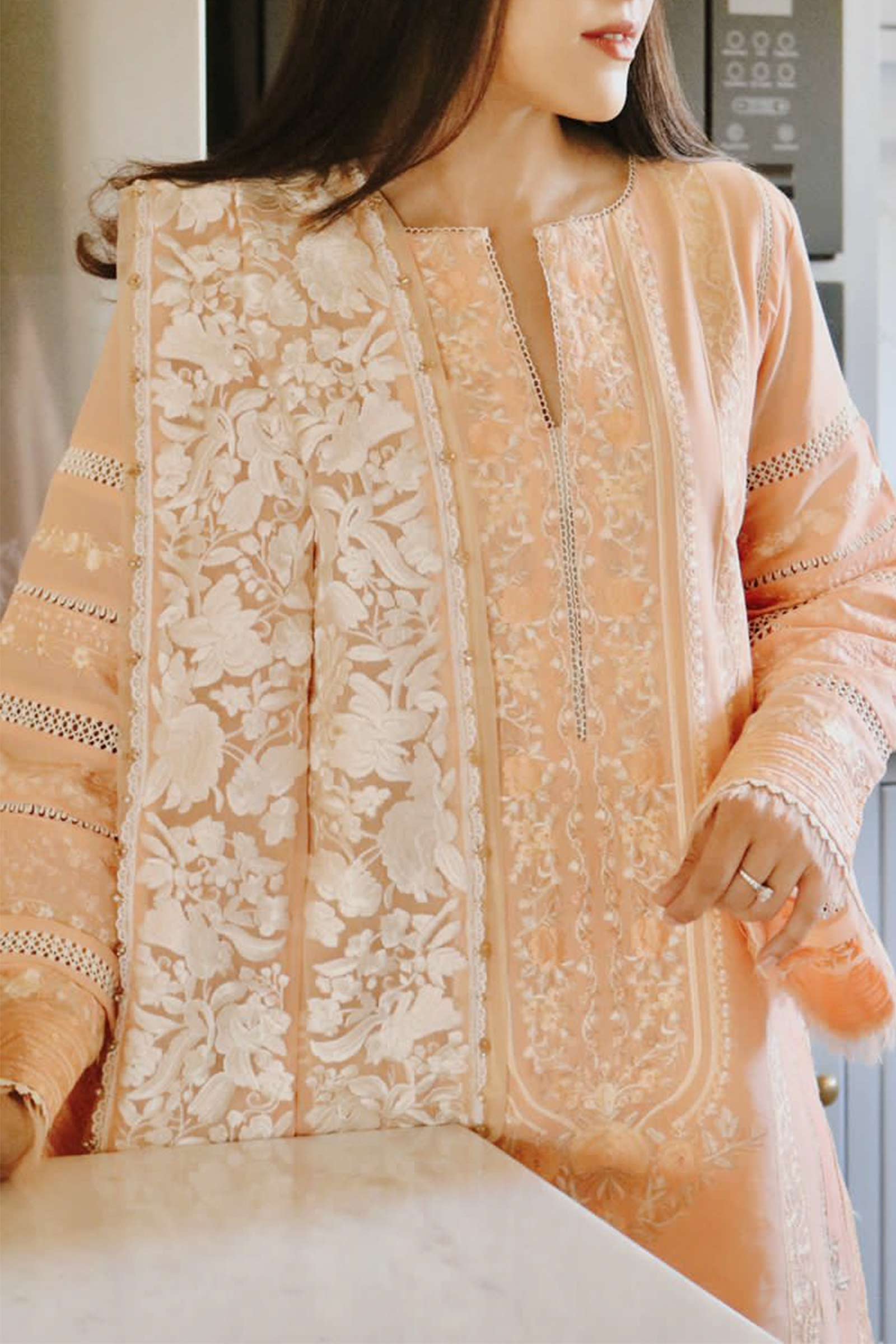 https://cdn.shopify.com/s/files/1/0340/8376/6405/products/Sona-A_2.jpg?v=1648733857