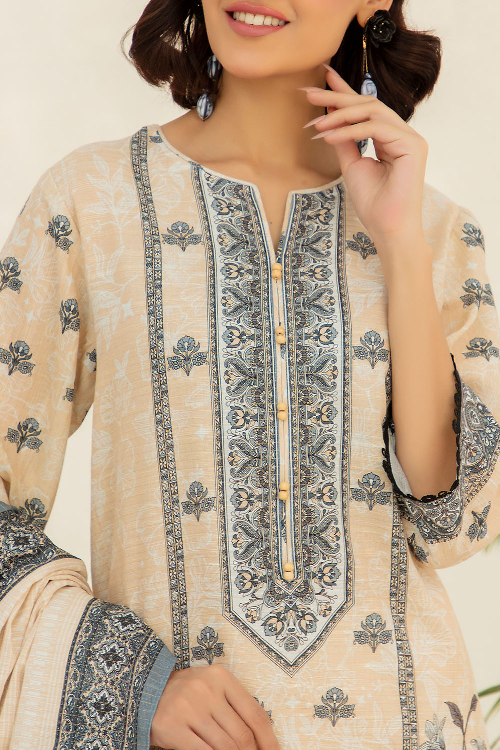 https://cdn.shopify.com/s/files/1/0706/3253/8159/files/Stripe-Khaddar-Dupatta-Khaddar-Shirt-Dyed-Trouser-Gulahmed-SD-52192-Close-1.jpg?v=1763192025